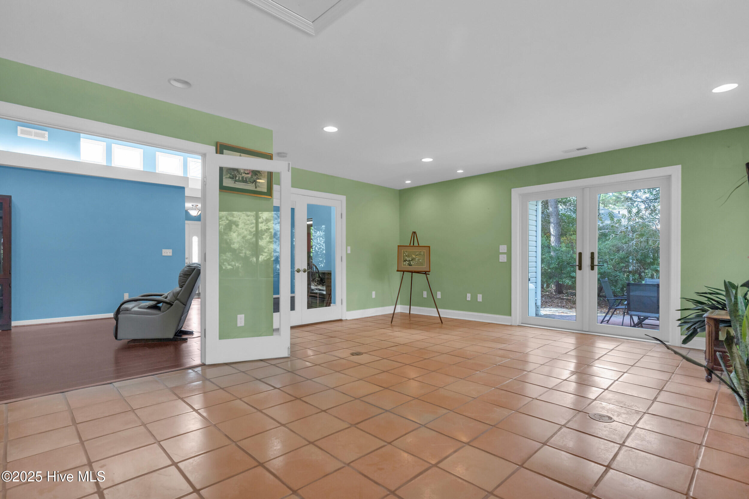 100546035 | Photo 21