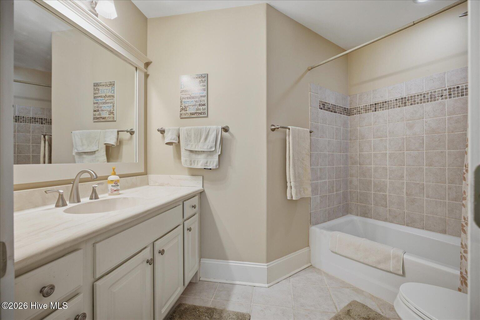 100564317 | Photo 31