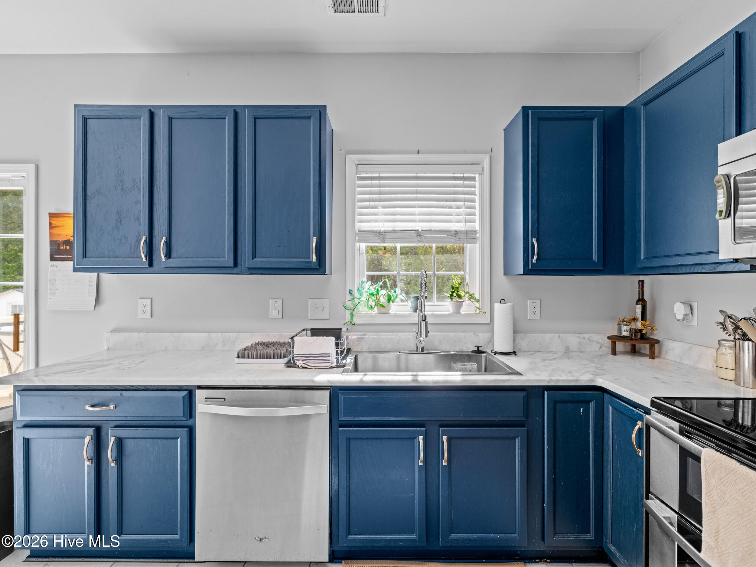 100566997 | Photo 20