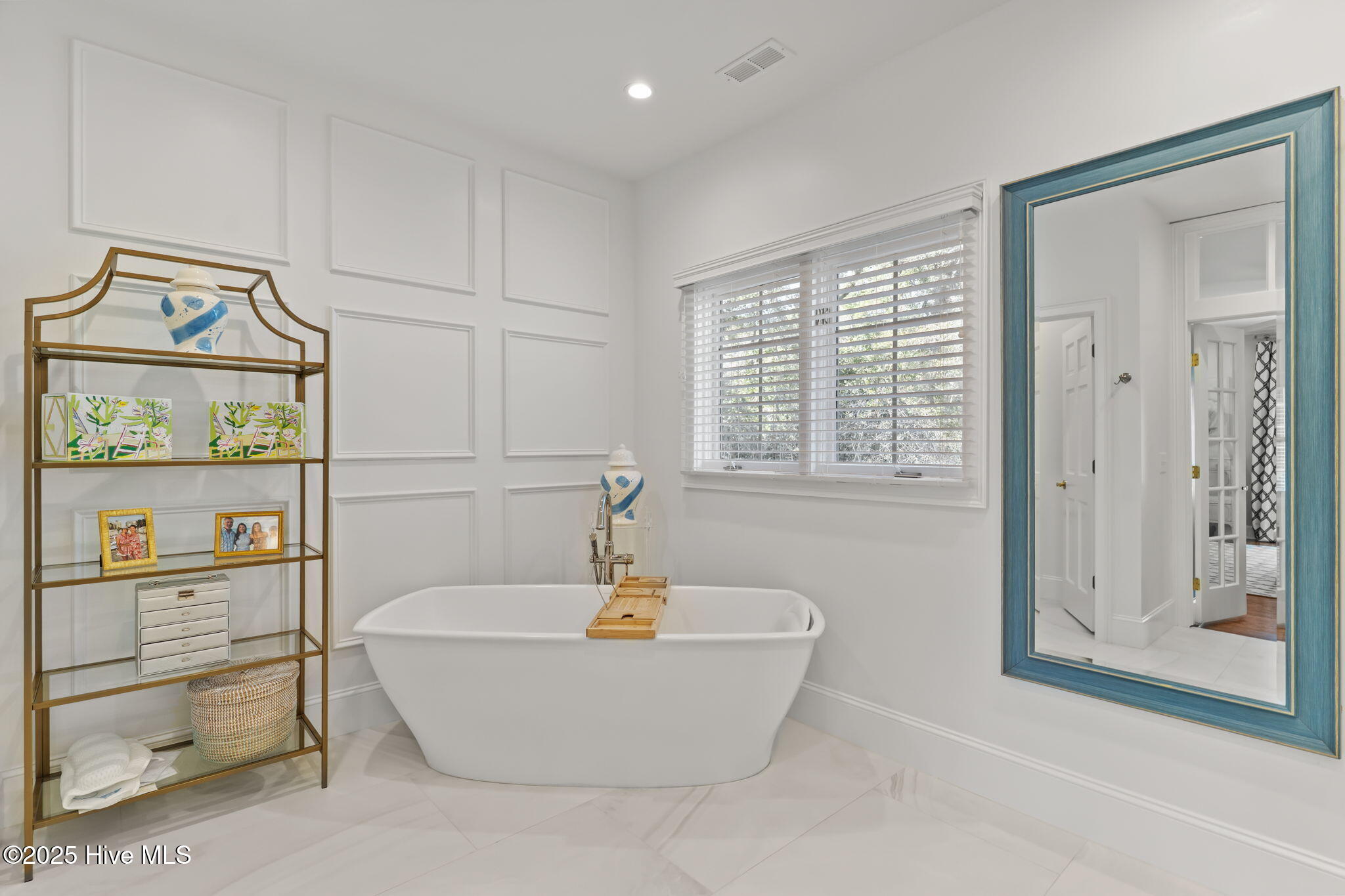 100537269 | Photo 51