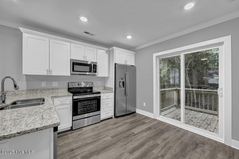 100525304 | Photo 12