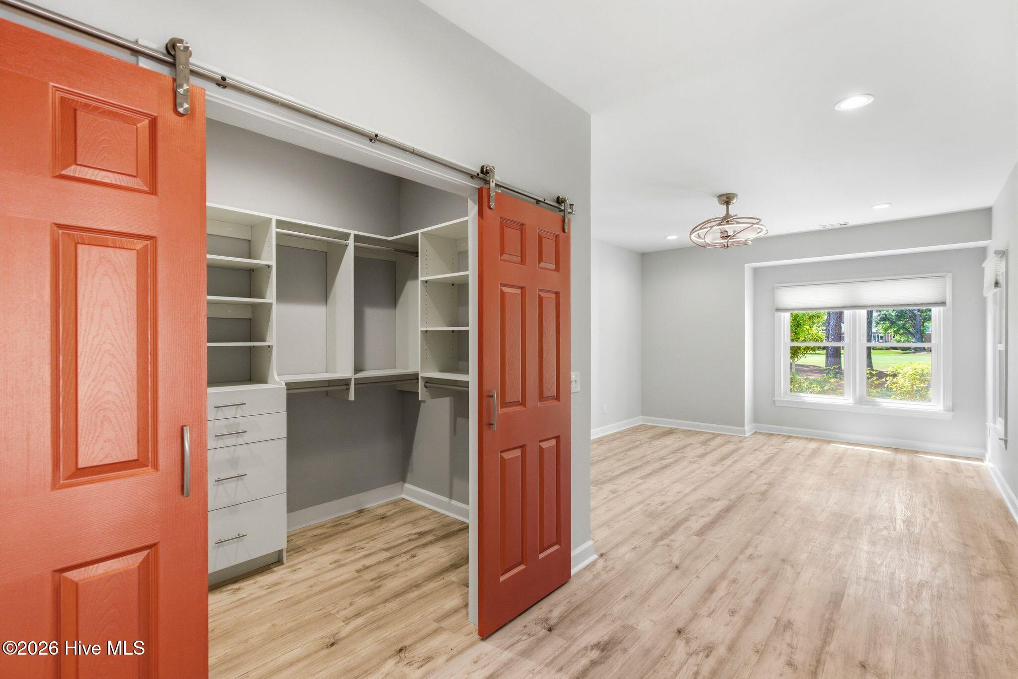 100567586 | Photo 21