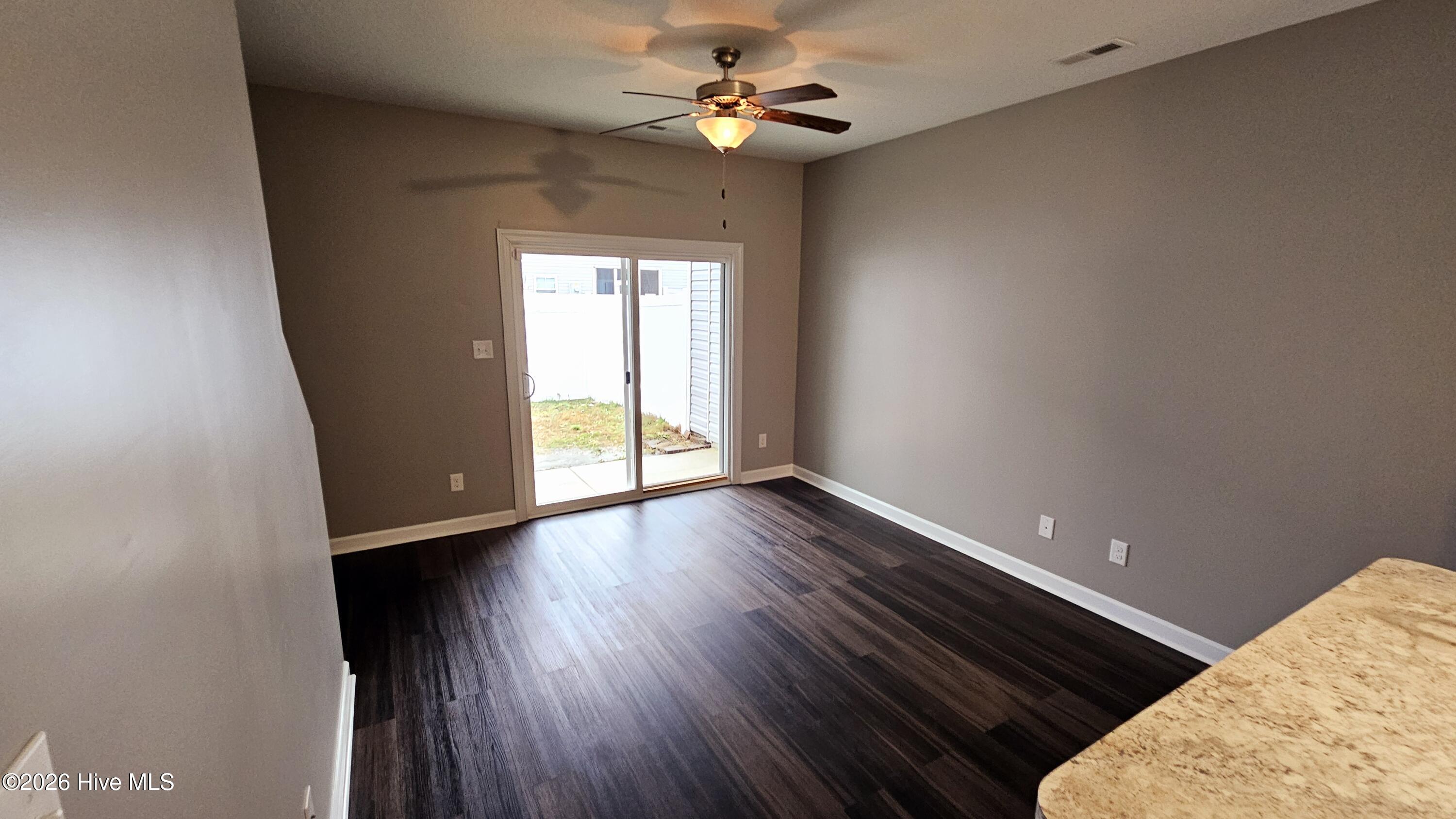 100568615 | Photo 12