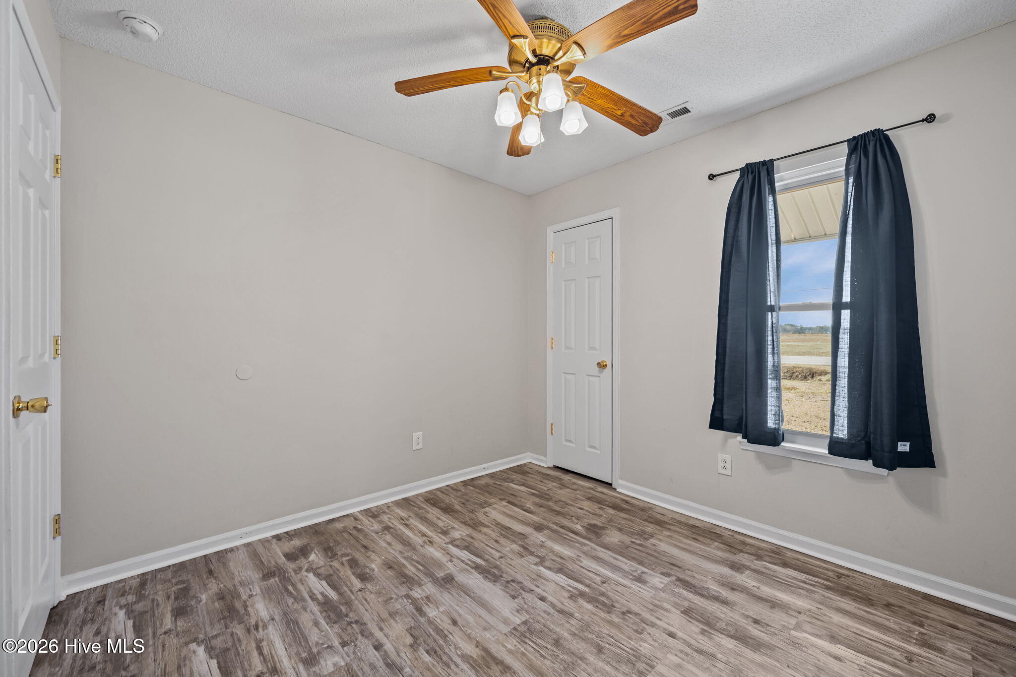 100555497 | Photo 15