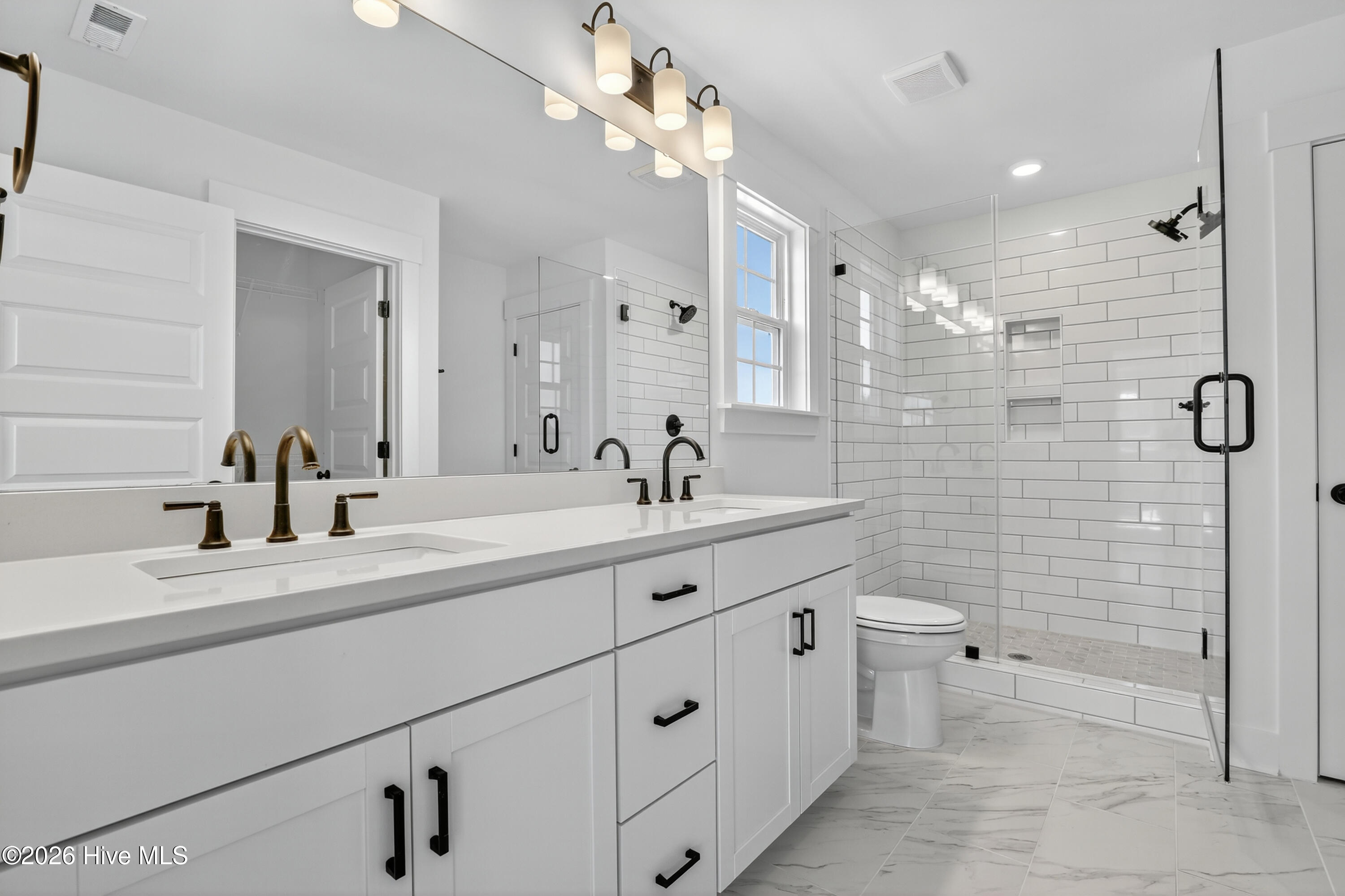 100550264 | Photo 12