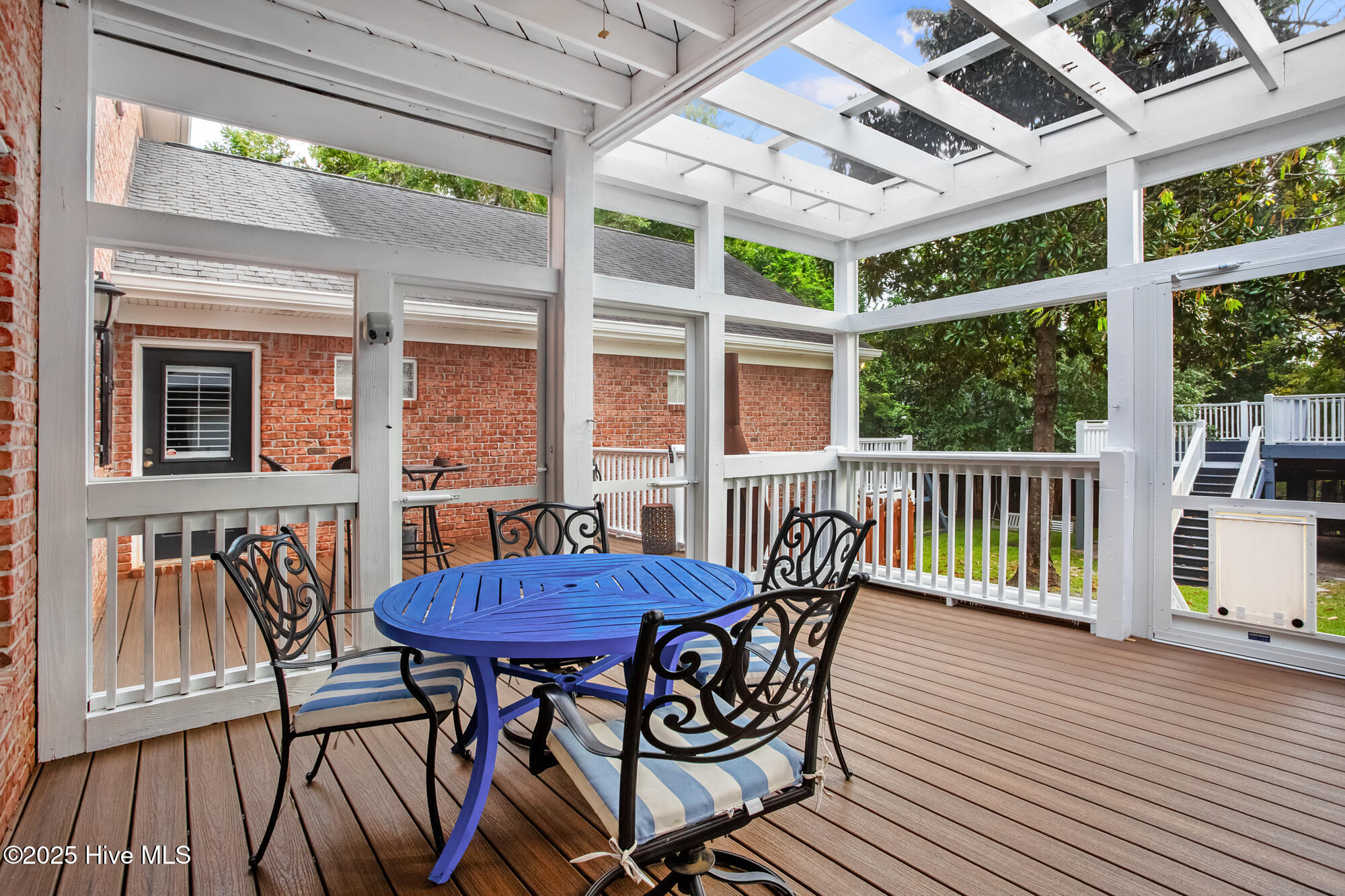 100532044 | Photo 50