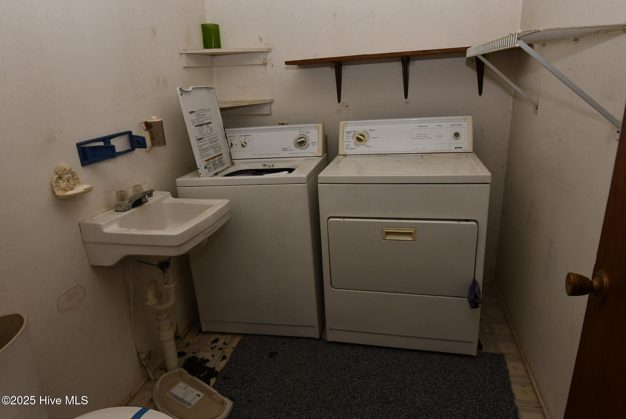 Laundry in 1/2 bath of bed 1