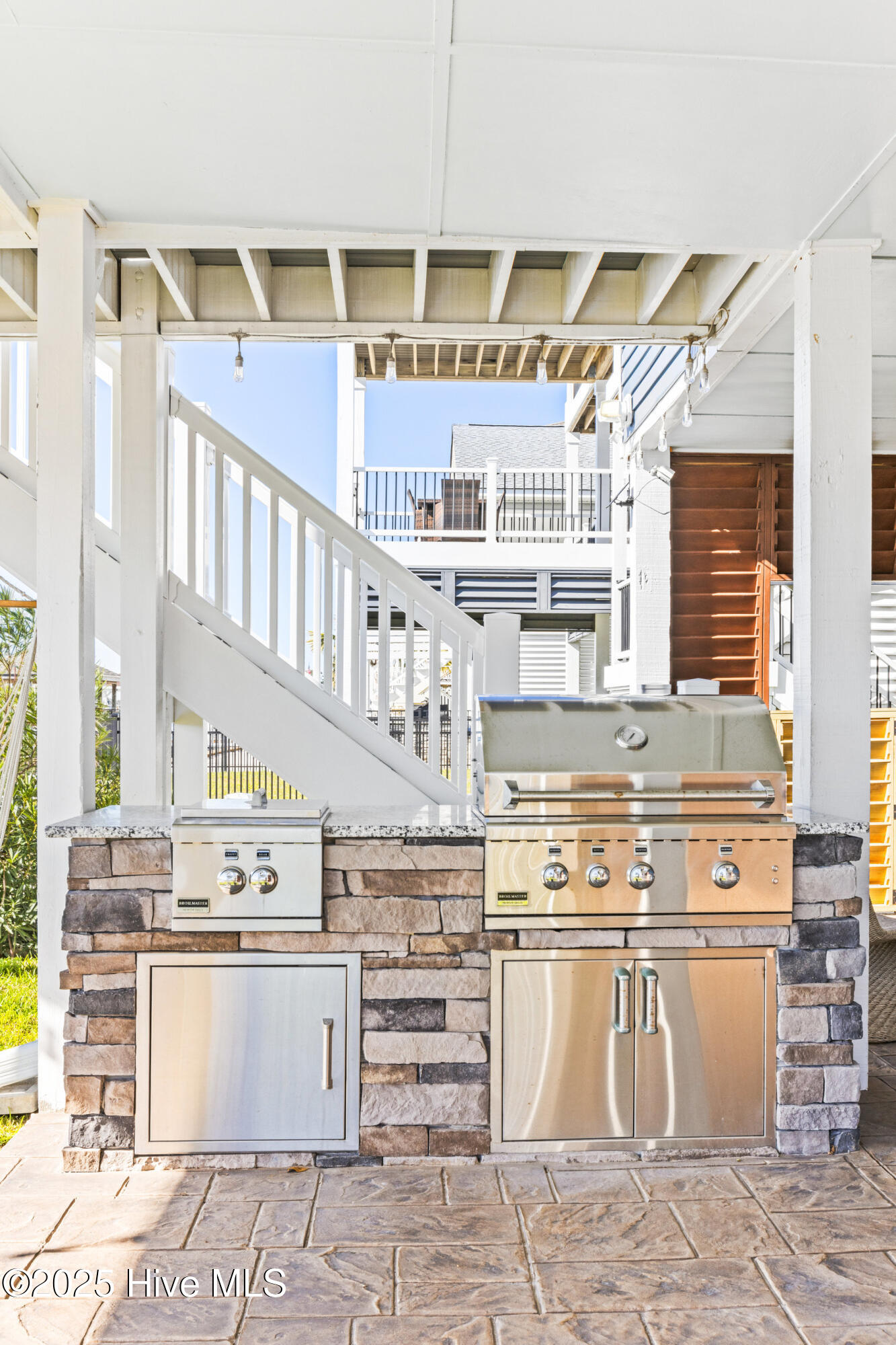 100542757 | Photo 42