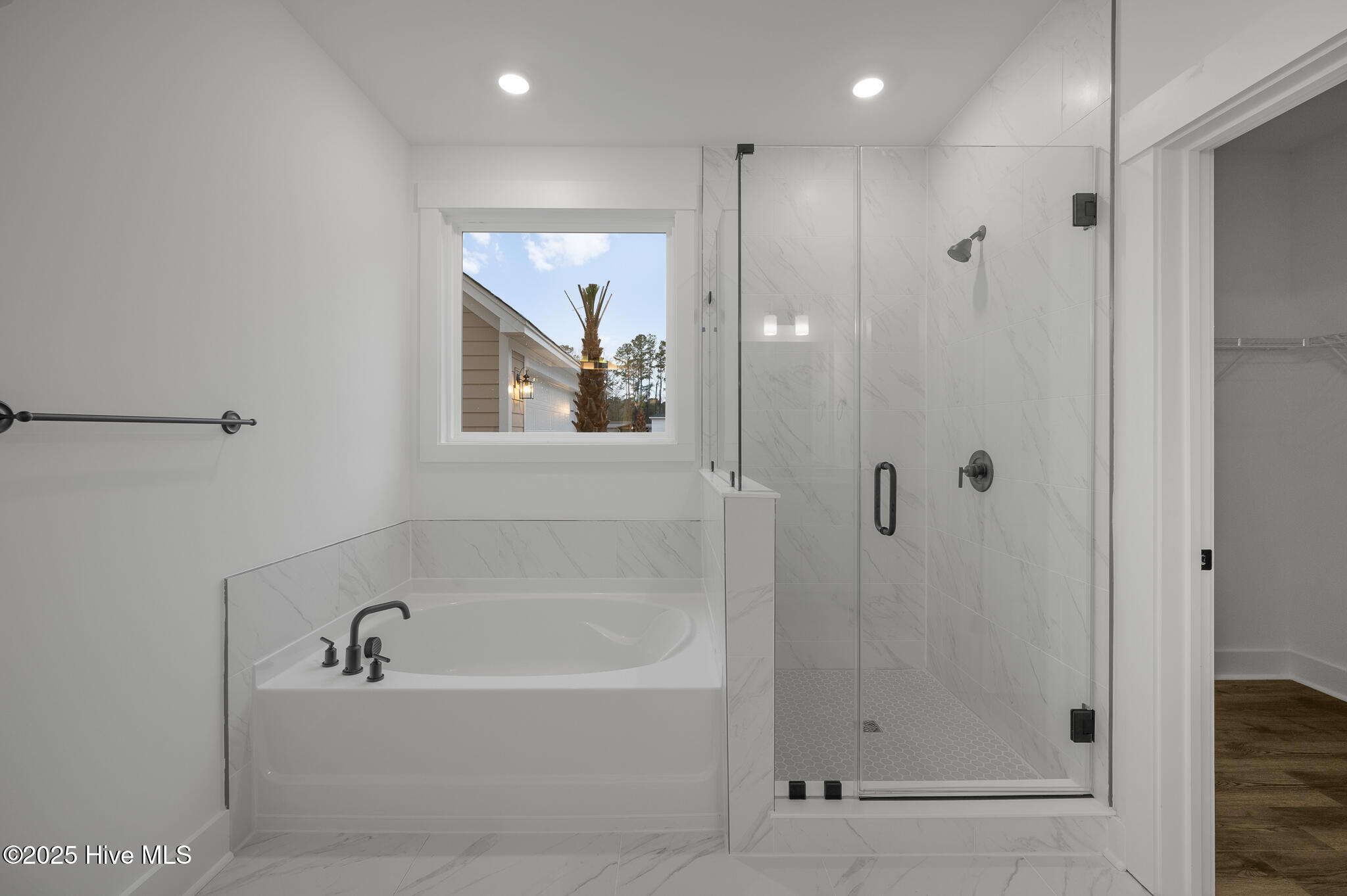 100507384 | Photo 23