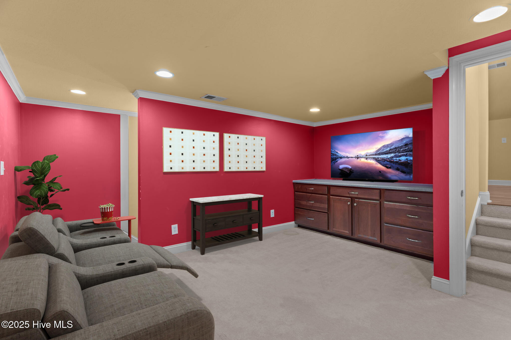 100540353 | Photo 33