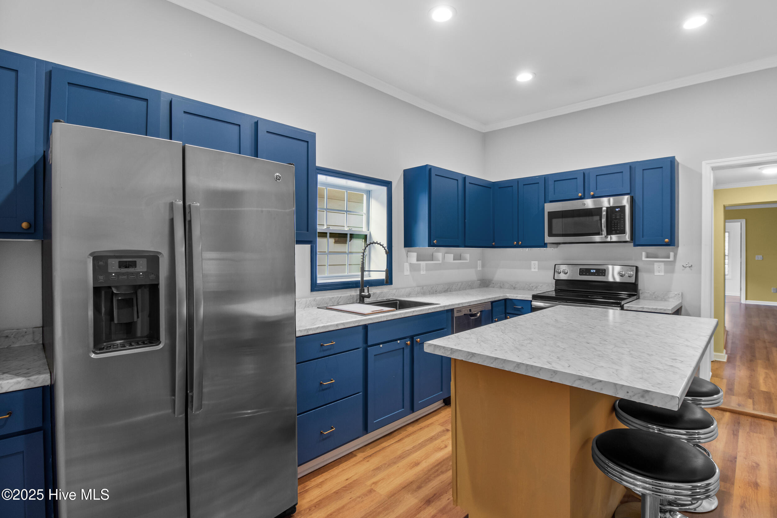 100528550 | Photo 18