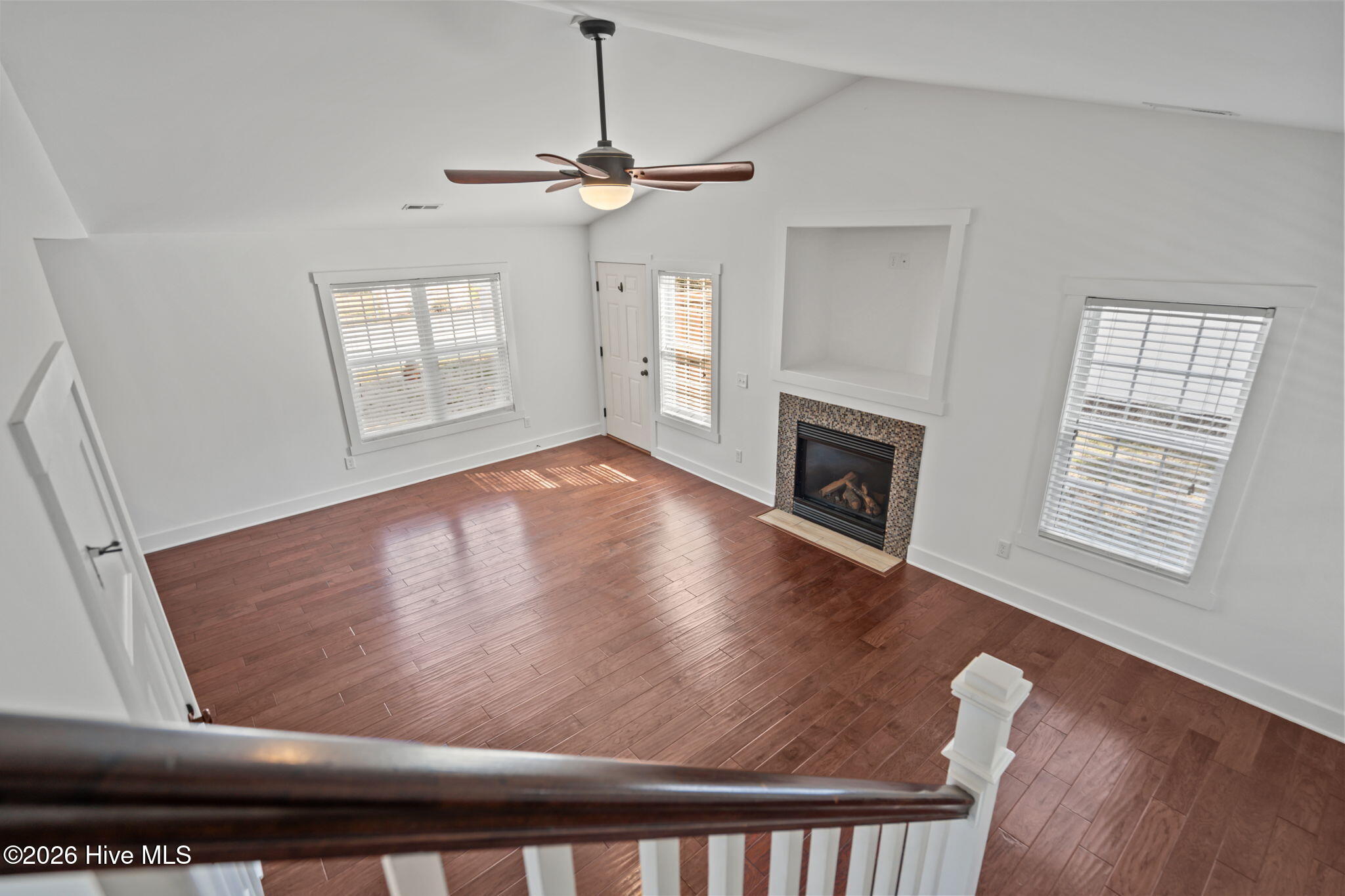 100559197 | Photo 29