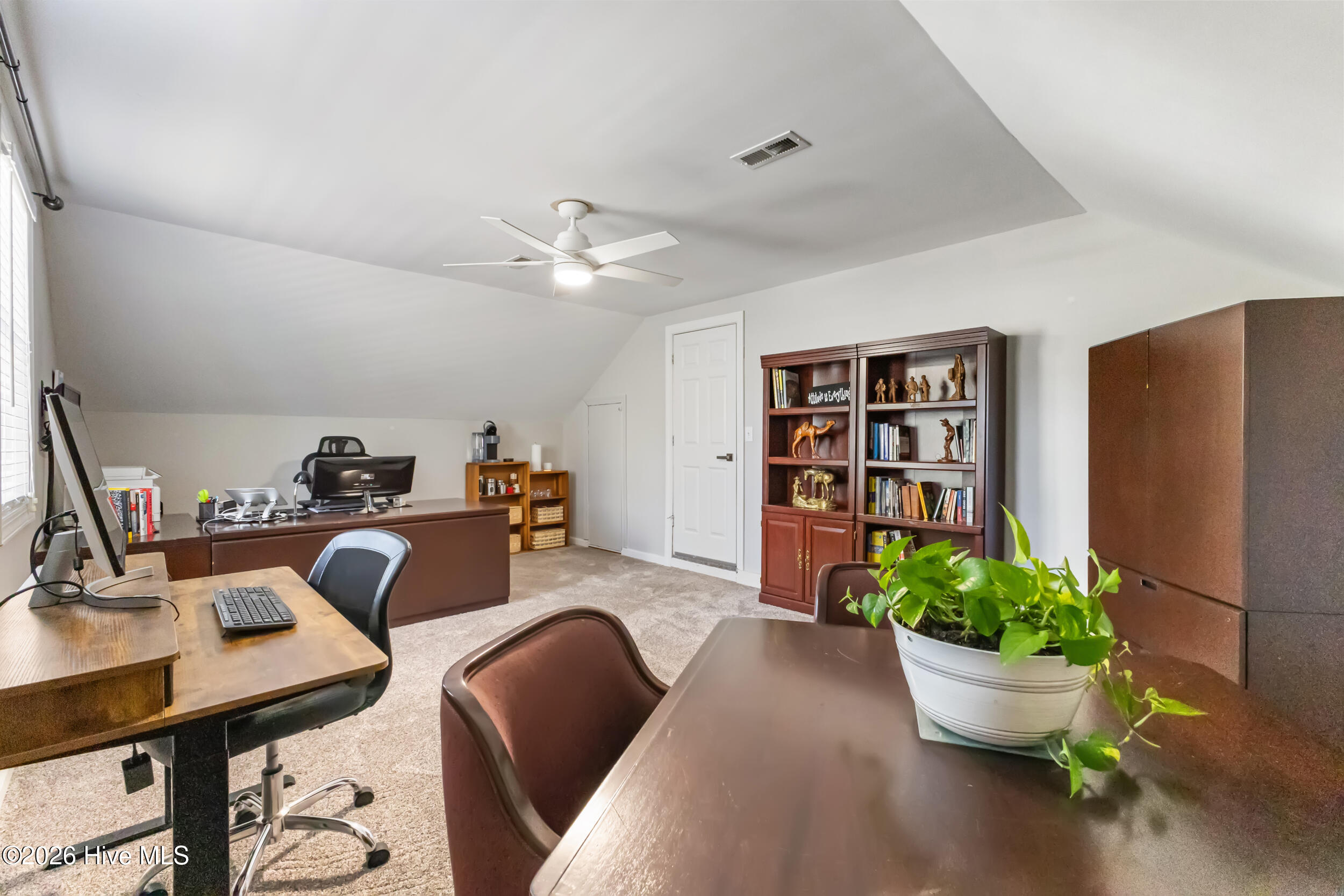 100569489 | Photo 39