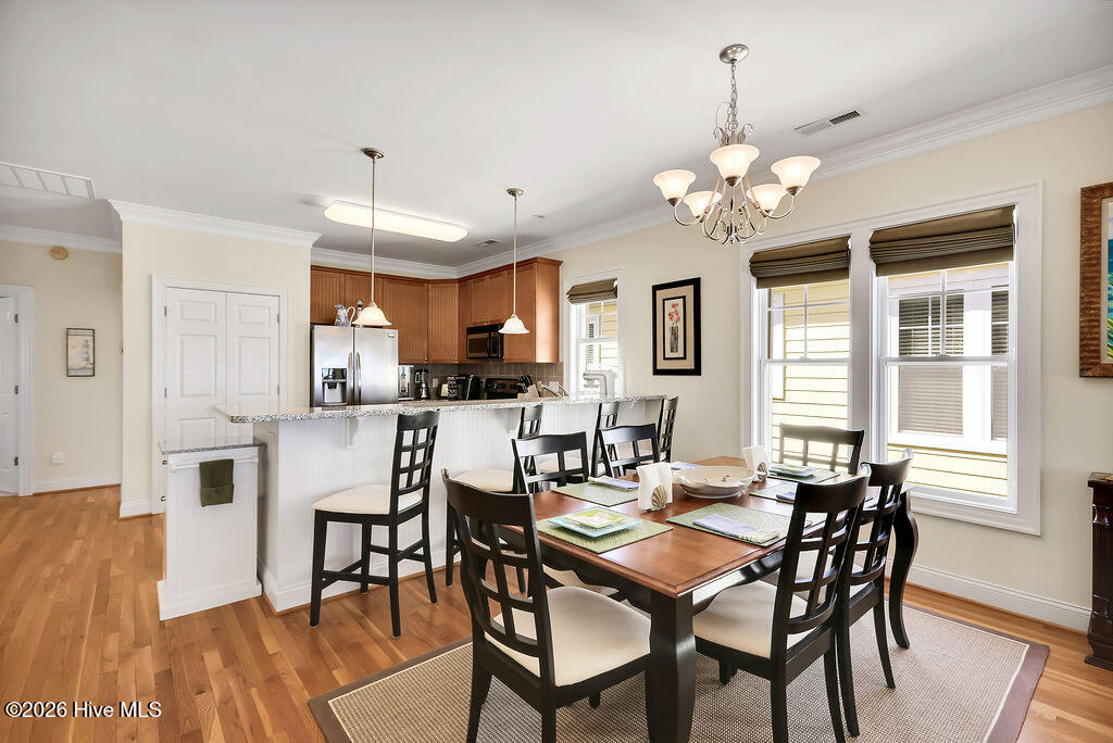 100564963 | Photo 51