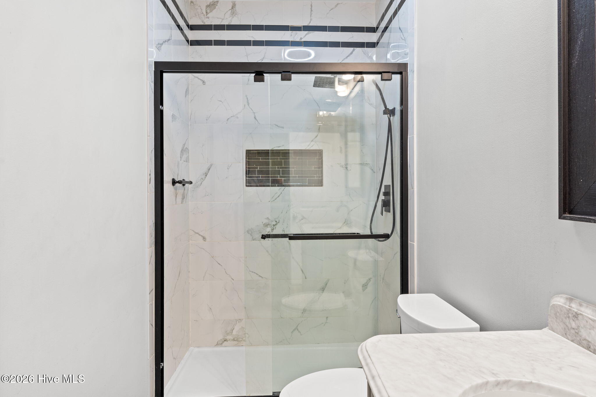 100540133 | Photo 12