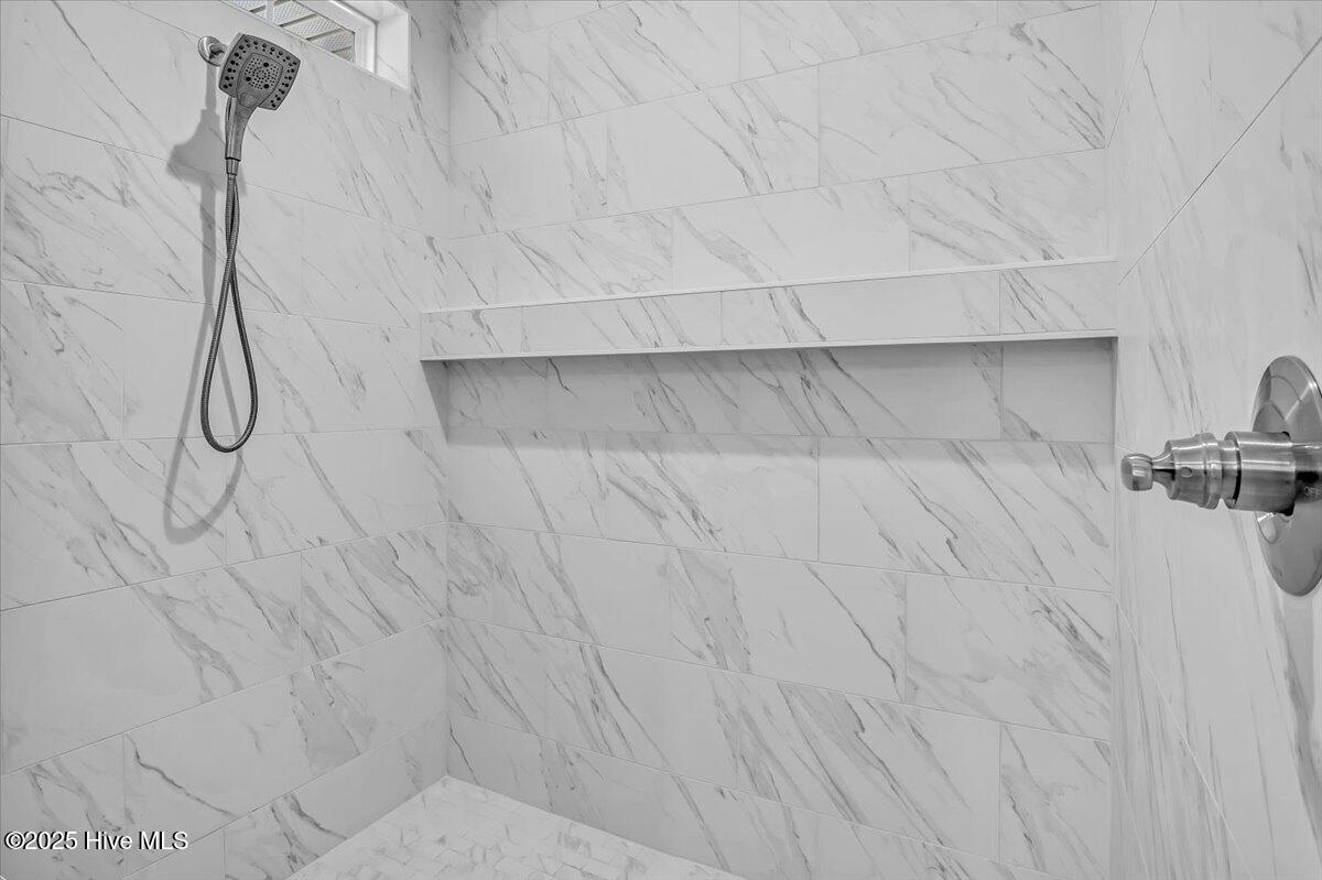 100505838 | Photo 37