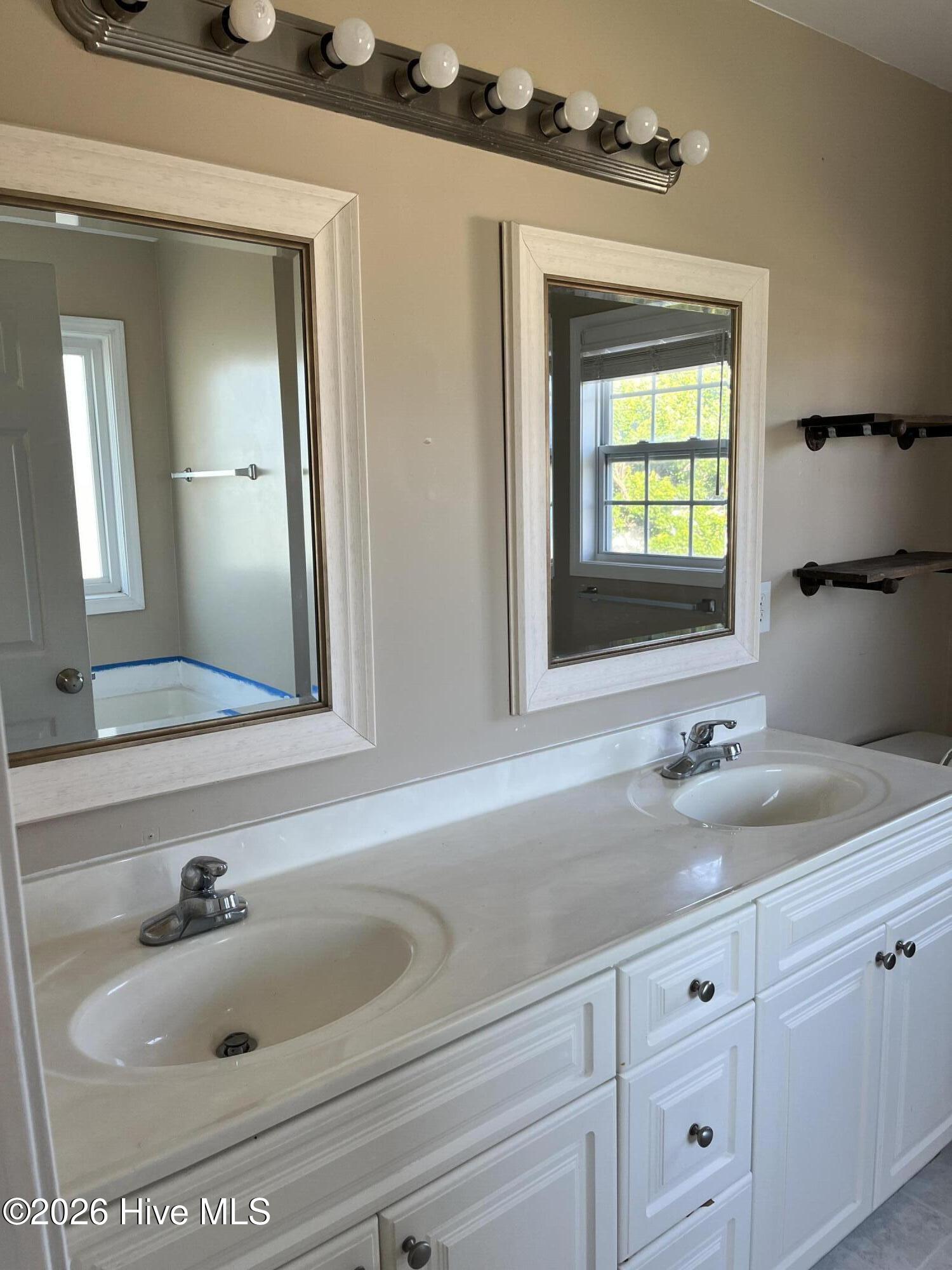 100548273 | Photo 10