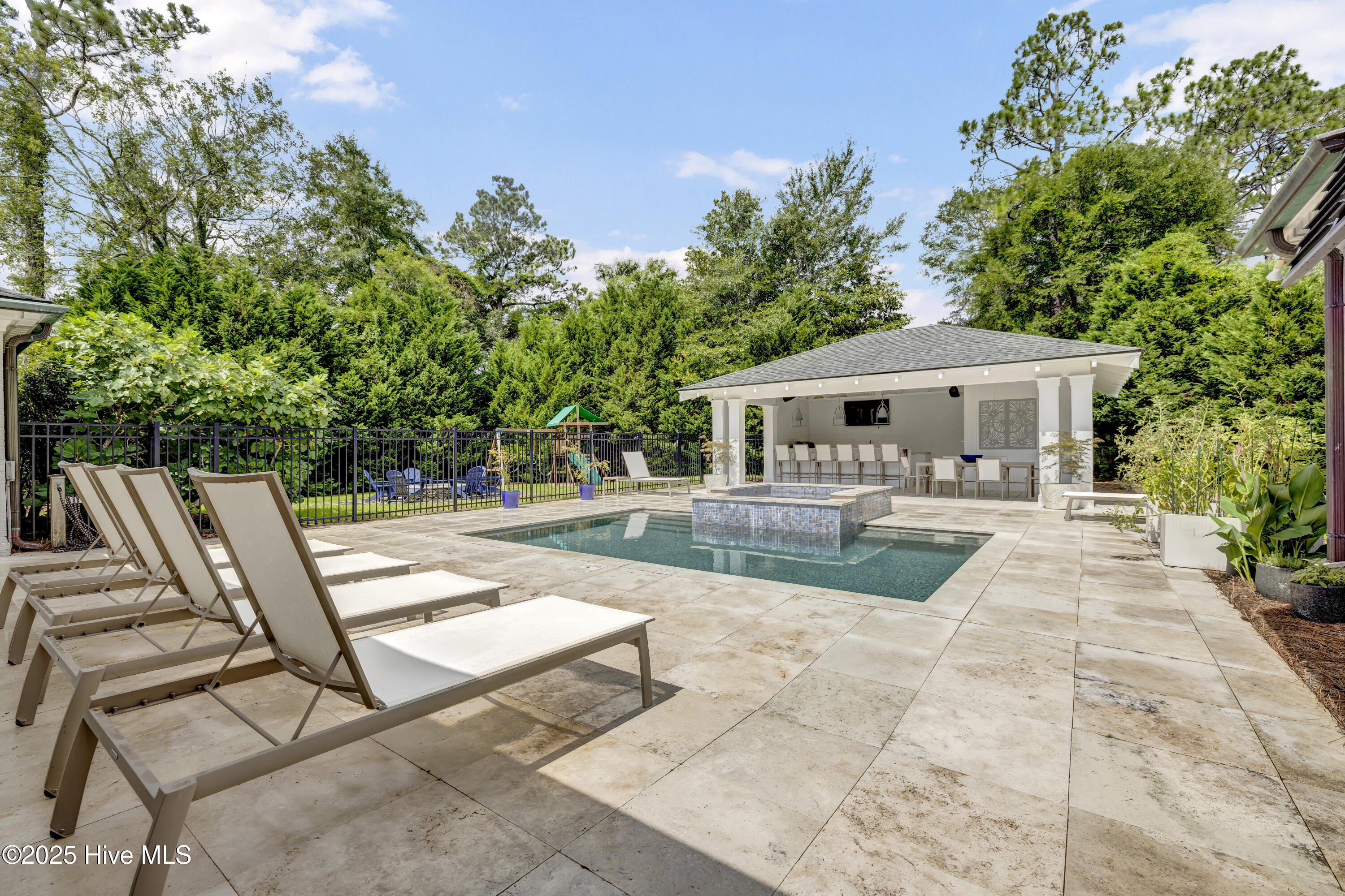 100519719 | Photo 39