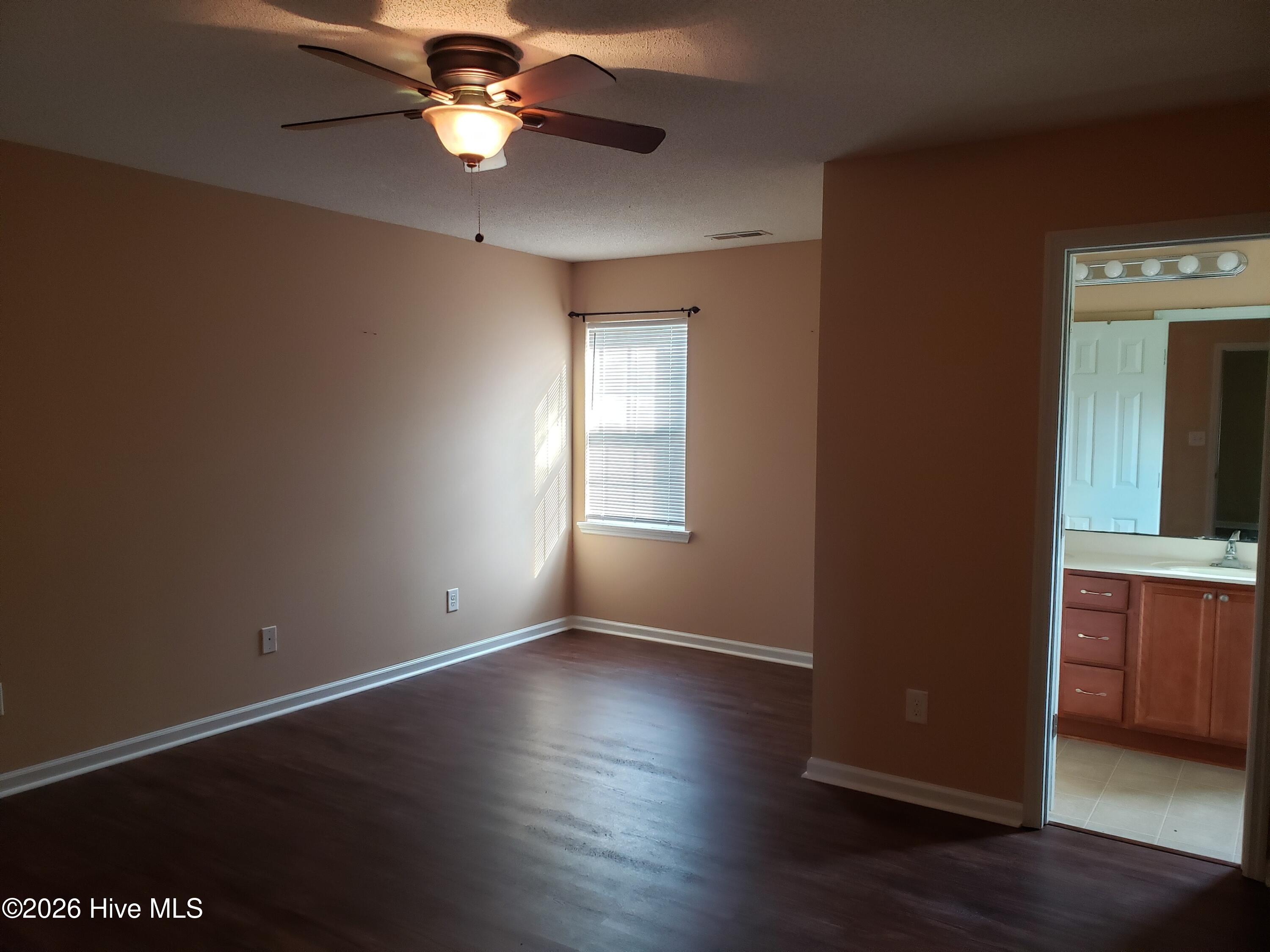 100556782 | Photo 18