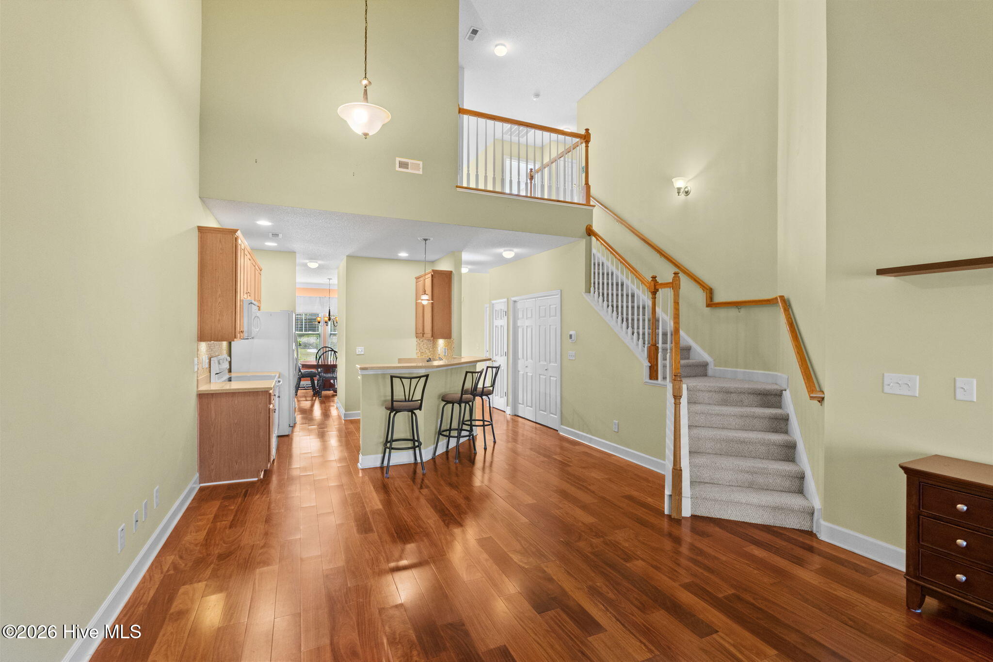 100570340 | Photo 21