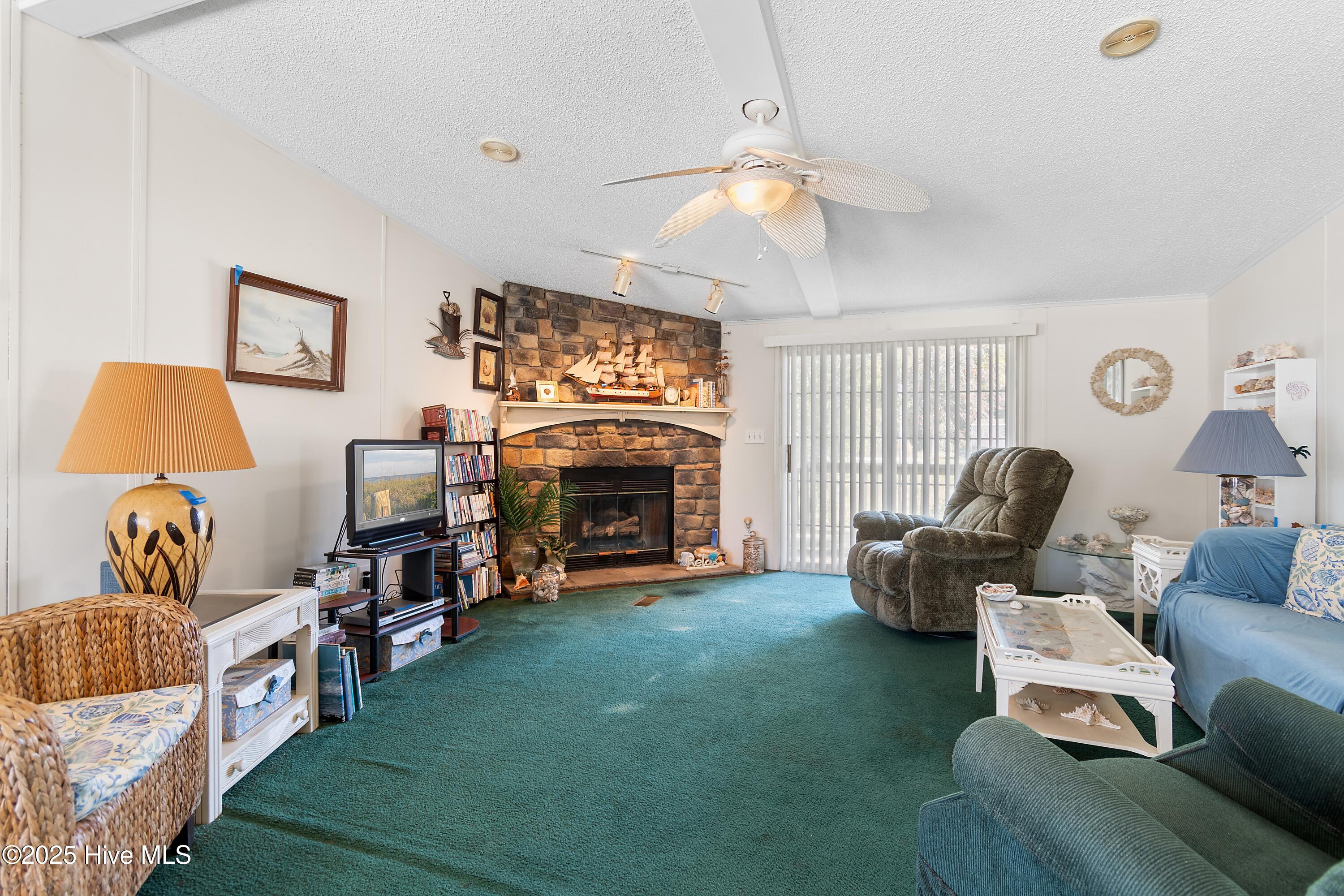 100541148 | Photo 16