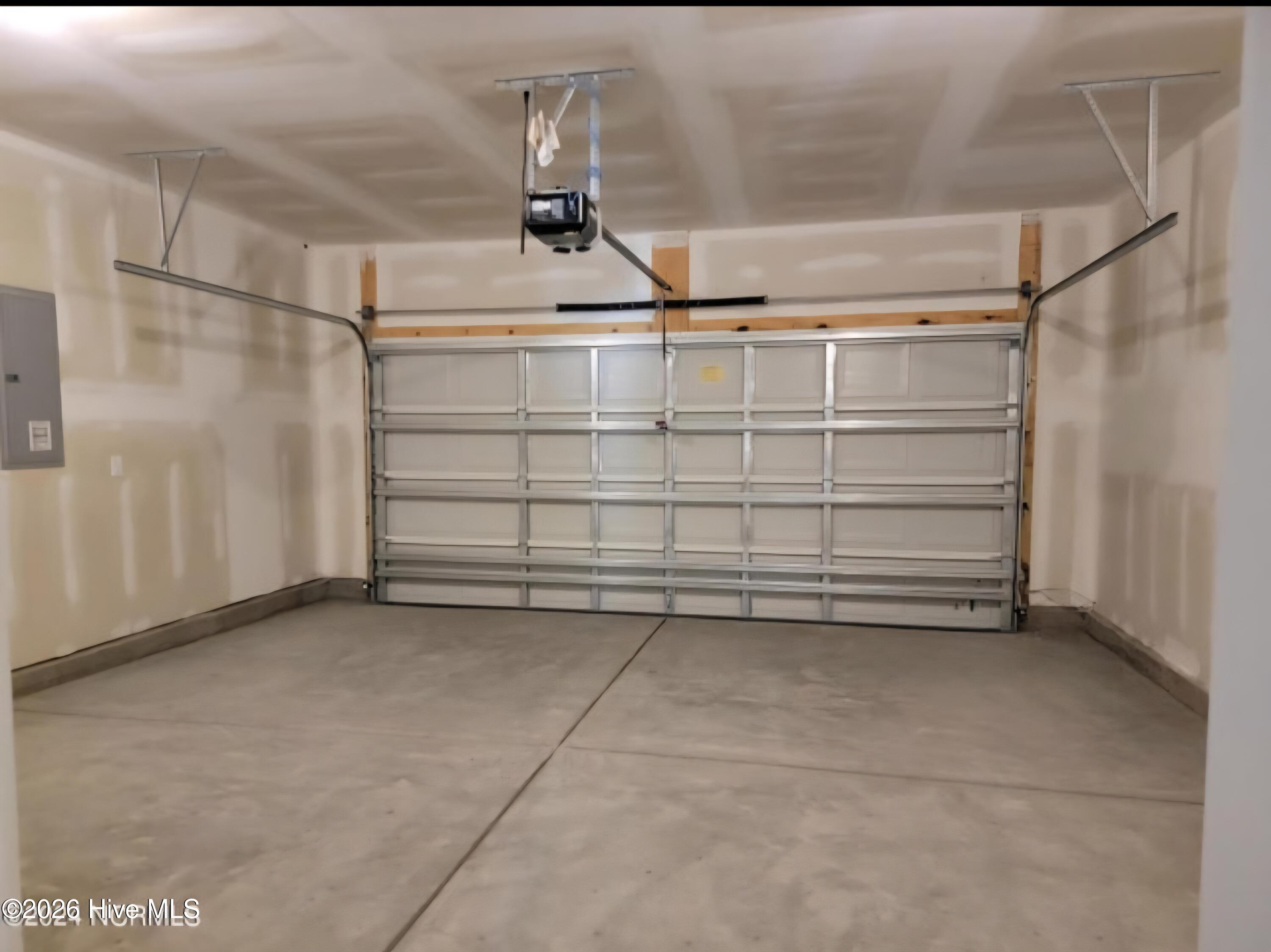 100564971 | Photo 27