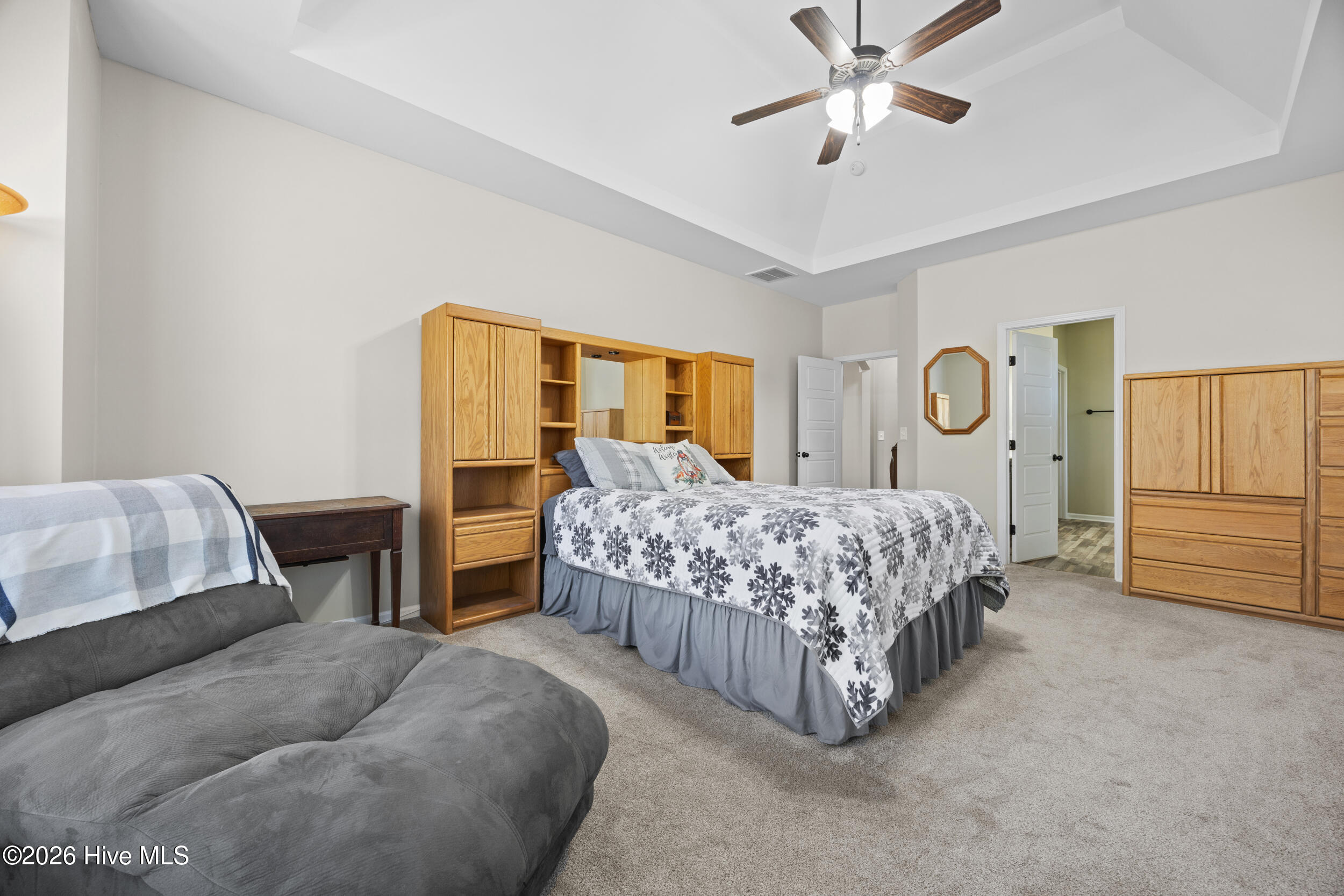 100549248 | Photo 32