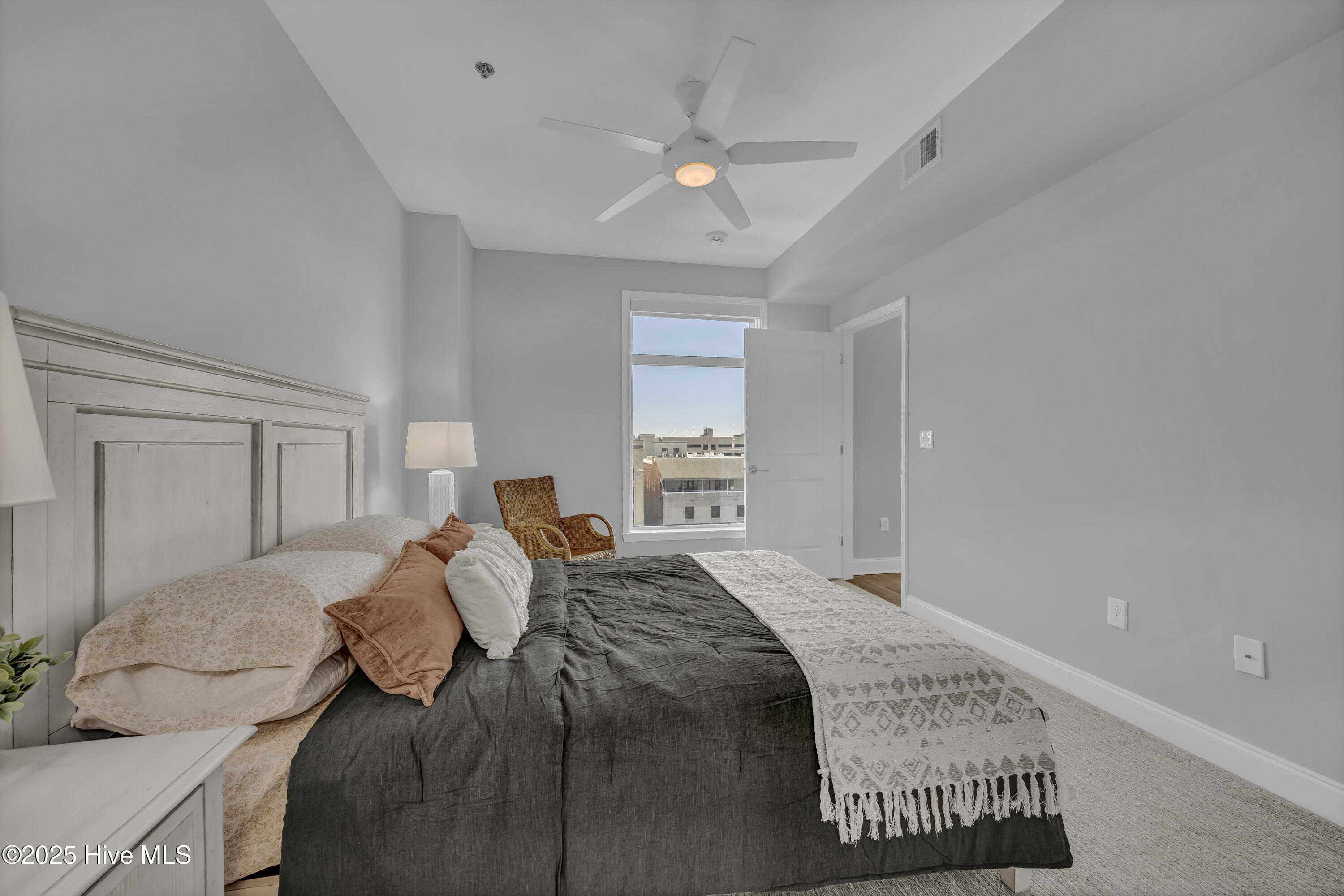 100541384 | Photo 11