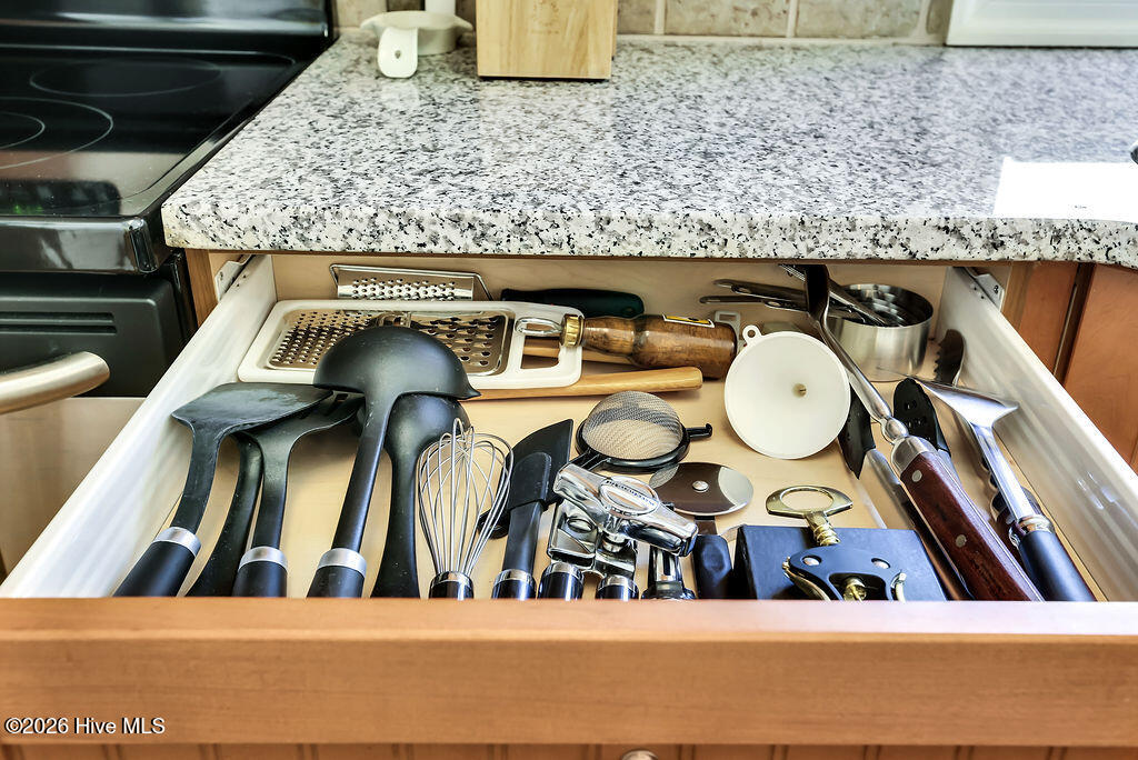 100564963 | Photo 48