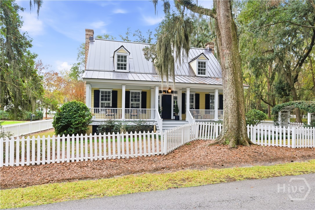 Nestled within the prestigious Ford Field and River Club, this charming 4-bedroom, 3.5-bathroom Lowcountry cottage occupies a prime corner homesite in the exclusive Cherry Hill enclave. Surrounded by meticulously landscaped parks, the property boasts a fenced yard complete with a serene garden area and pergola. Inside, the main floor is adorned with southern elegance, featuring a spacious great room and dining room, each complemented by a cozy fireplace. A screened-in porch extends the living space, offering tranquil views of the lush back garden. Additionally, a carriage house provides a versatile studio/office space on its second floor, complete with a full bath. This residence presents a rare opportunity to immerse yourself in the unparalleled lifestyle of The Ford Field and River Club, with access to its full suite of amenities. Discover a blend of luxury, comfort, and community in this distinctive Southern retreat.