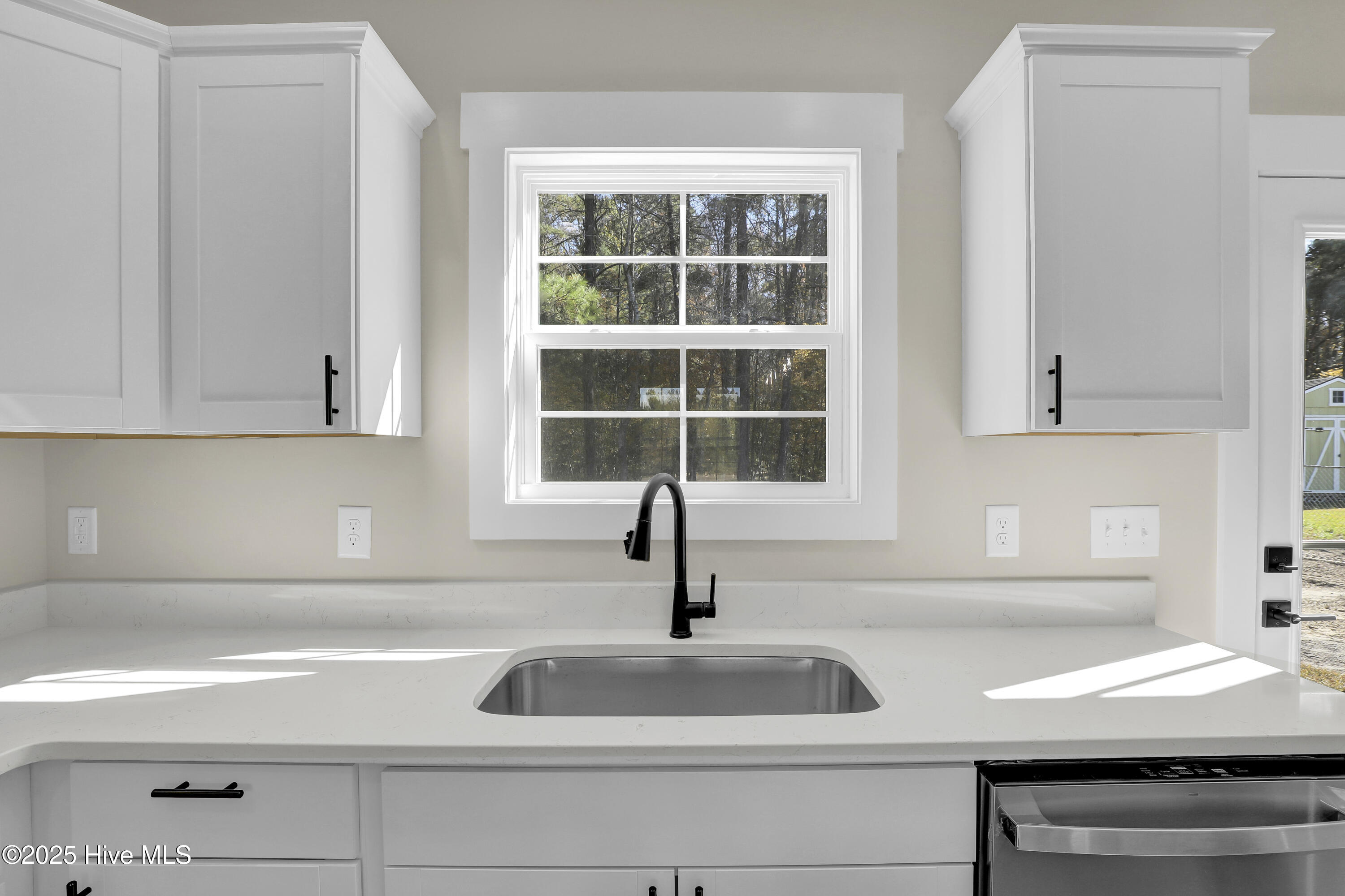 100542406 | Photo 17