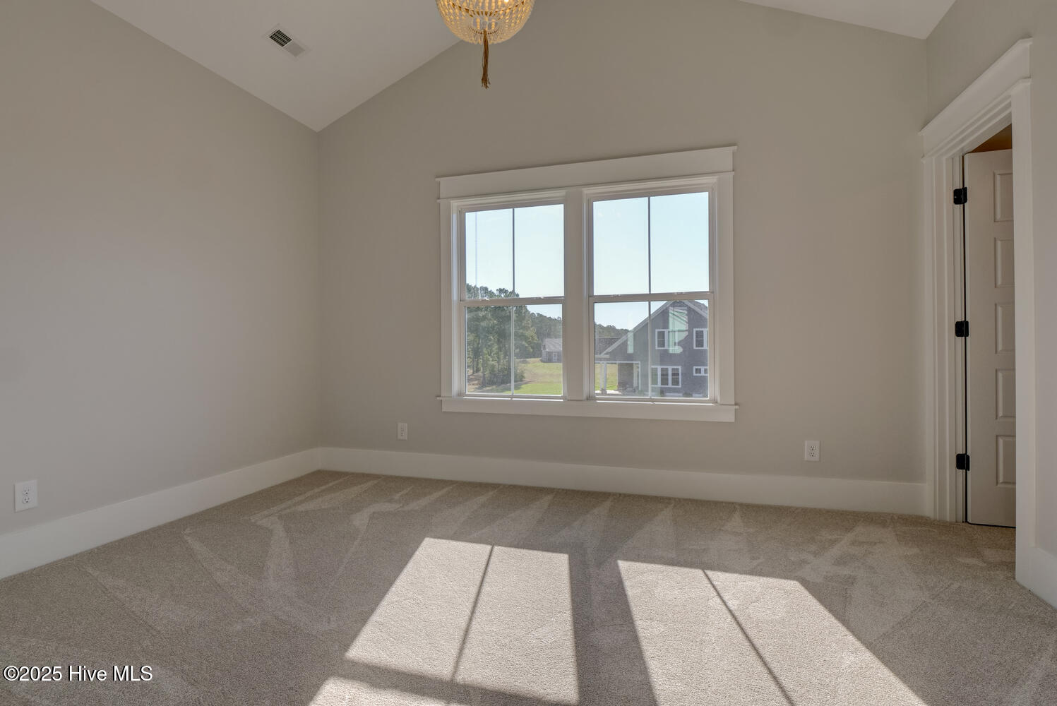 100539915 | Photo 26