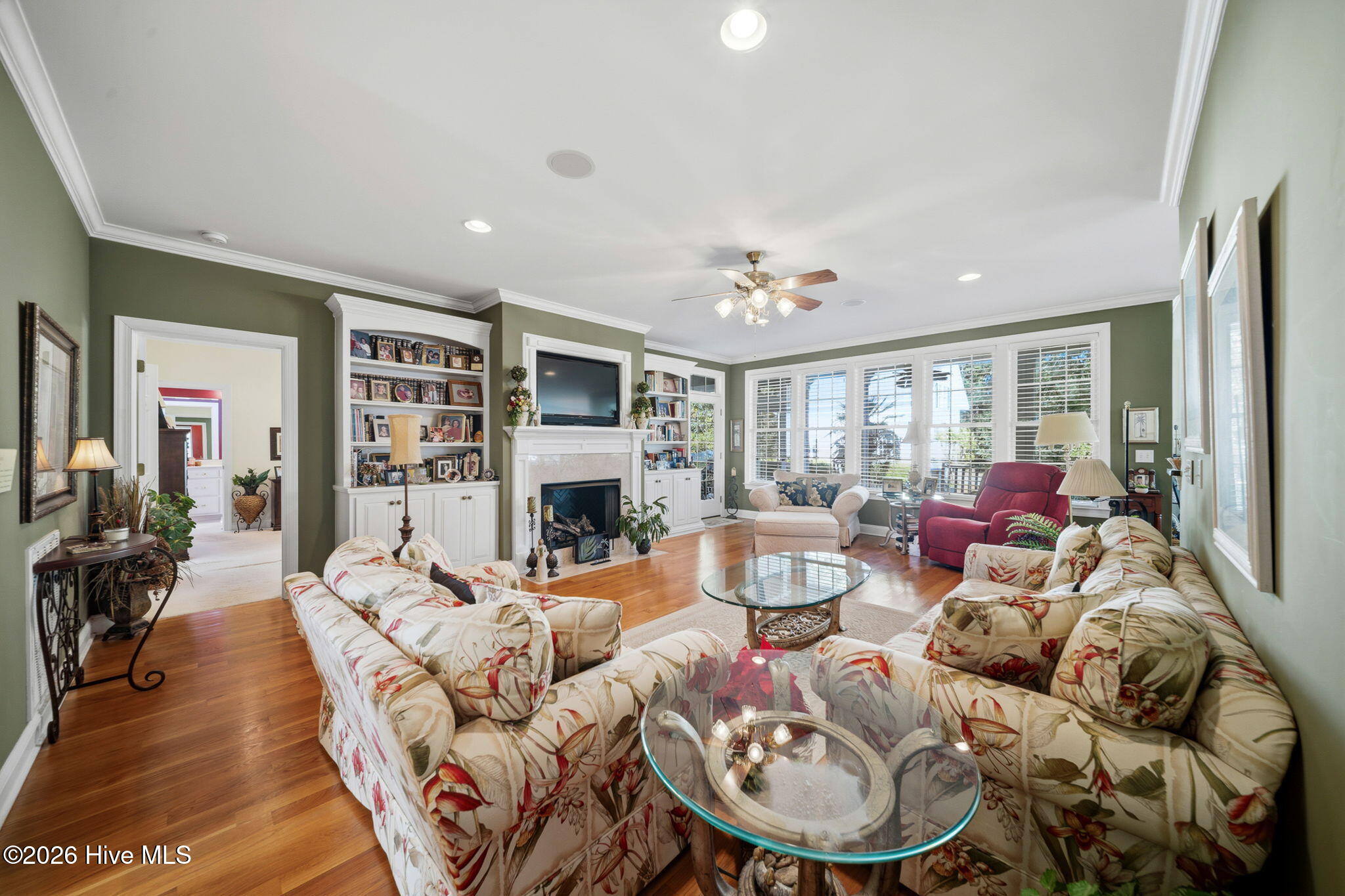 100570394 | Photo 14