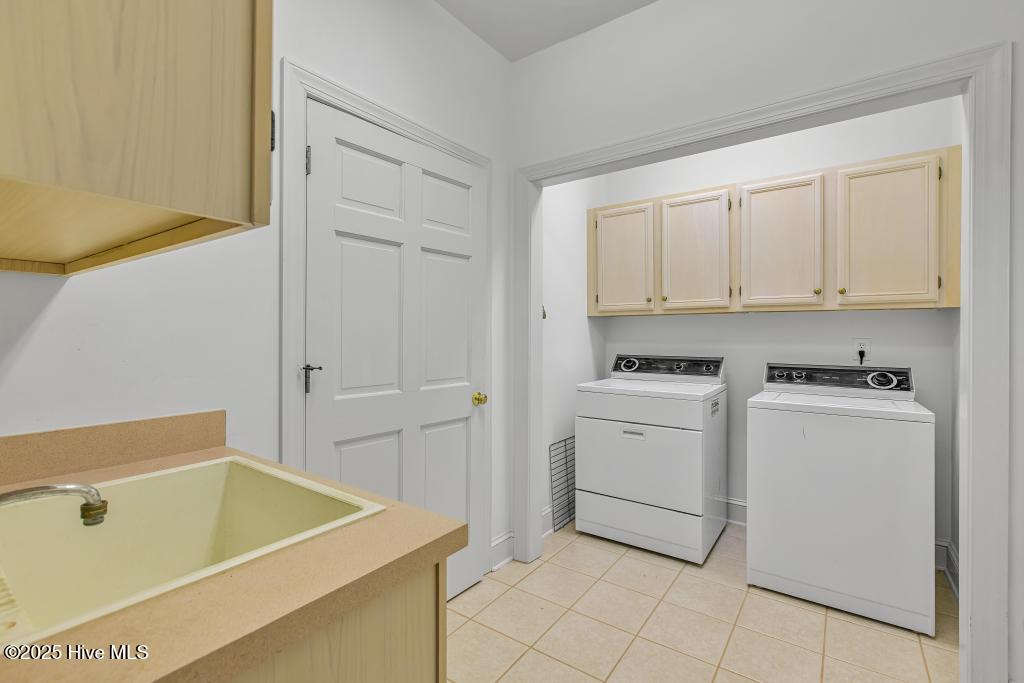 100530645 | Photo 23