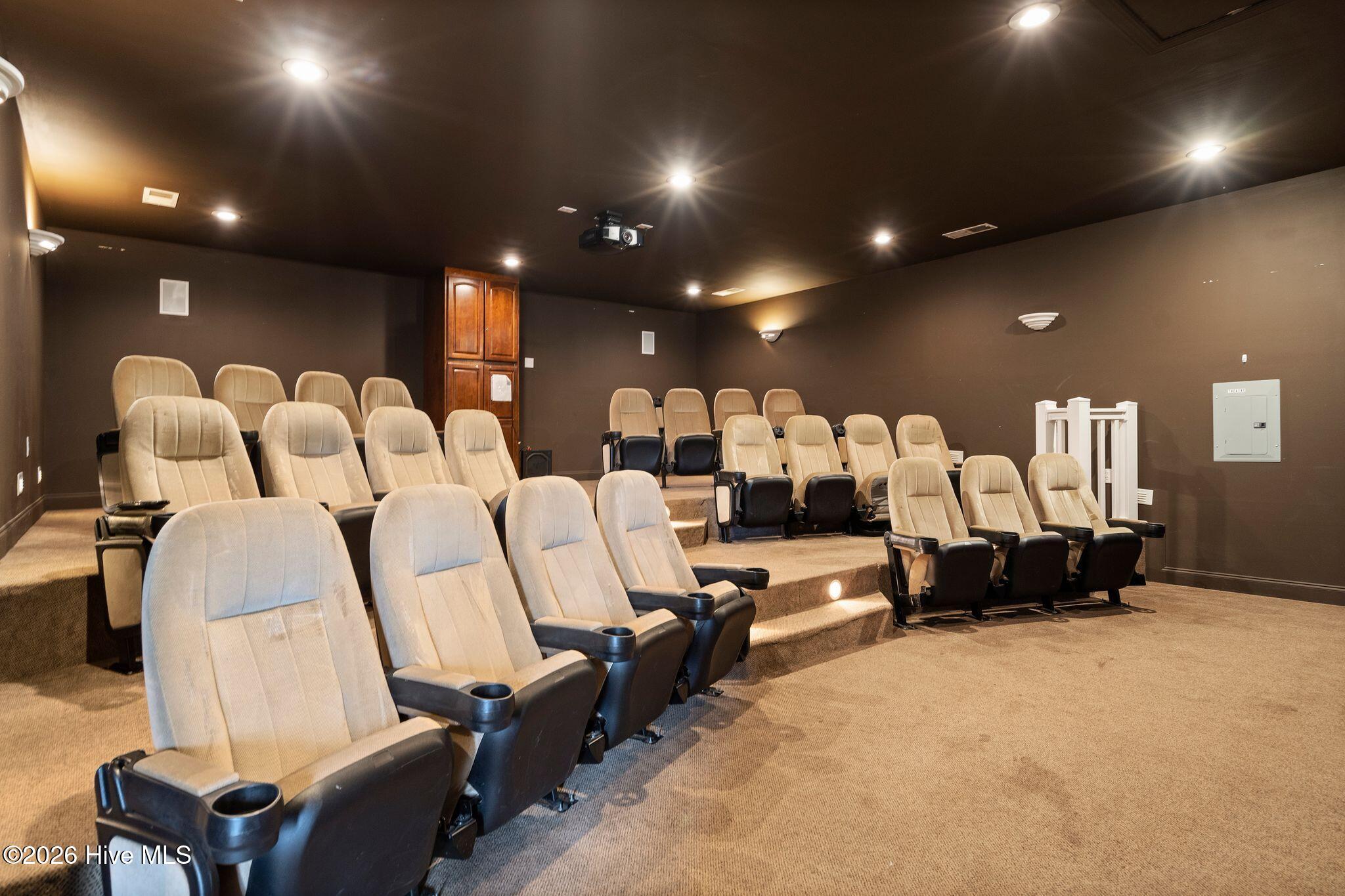 100559771 | Photo 63