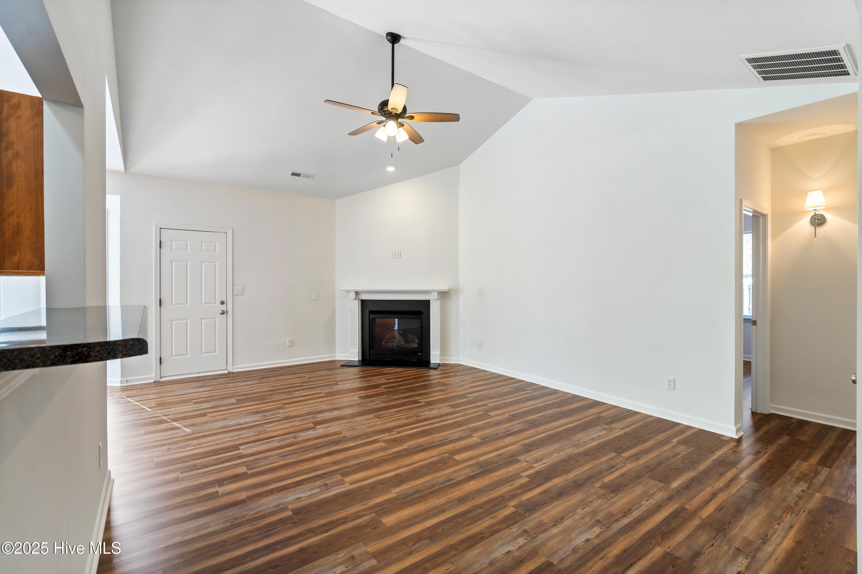 100542341 | Photo 14