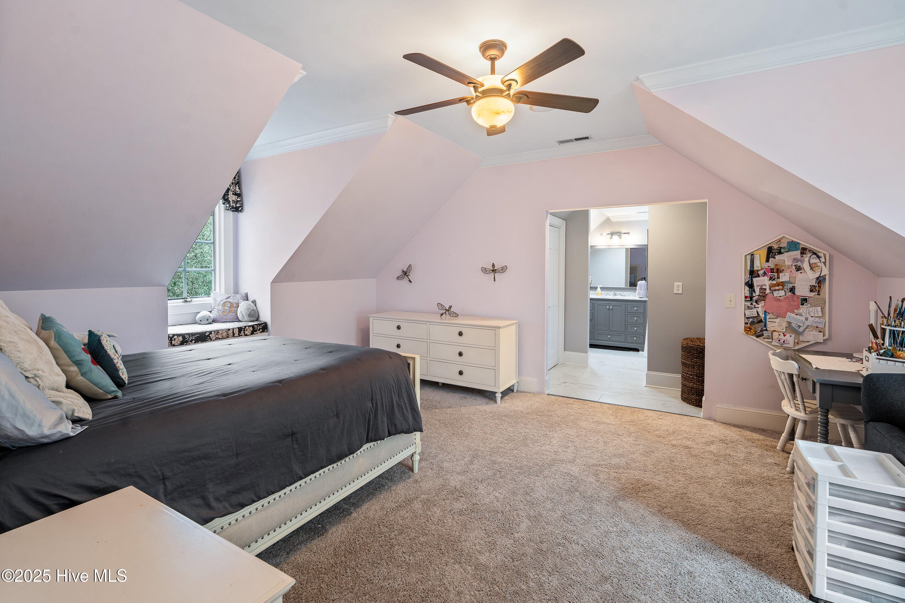 100530857 | Photo 51