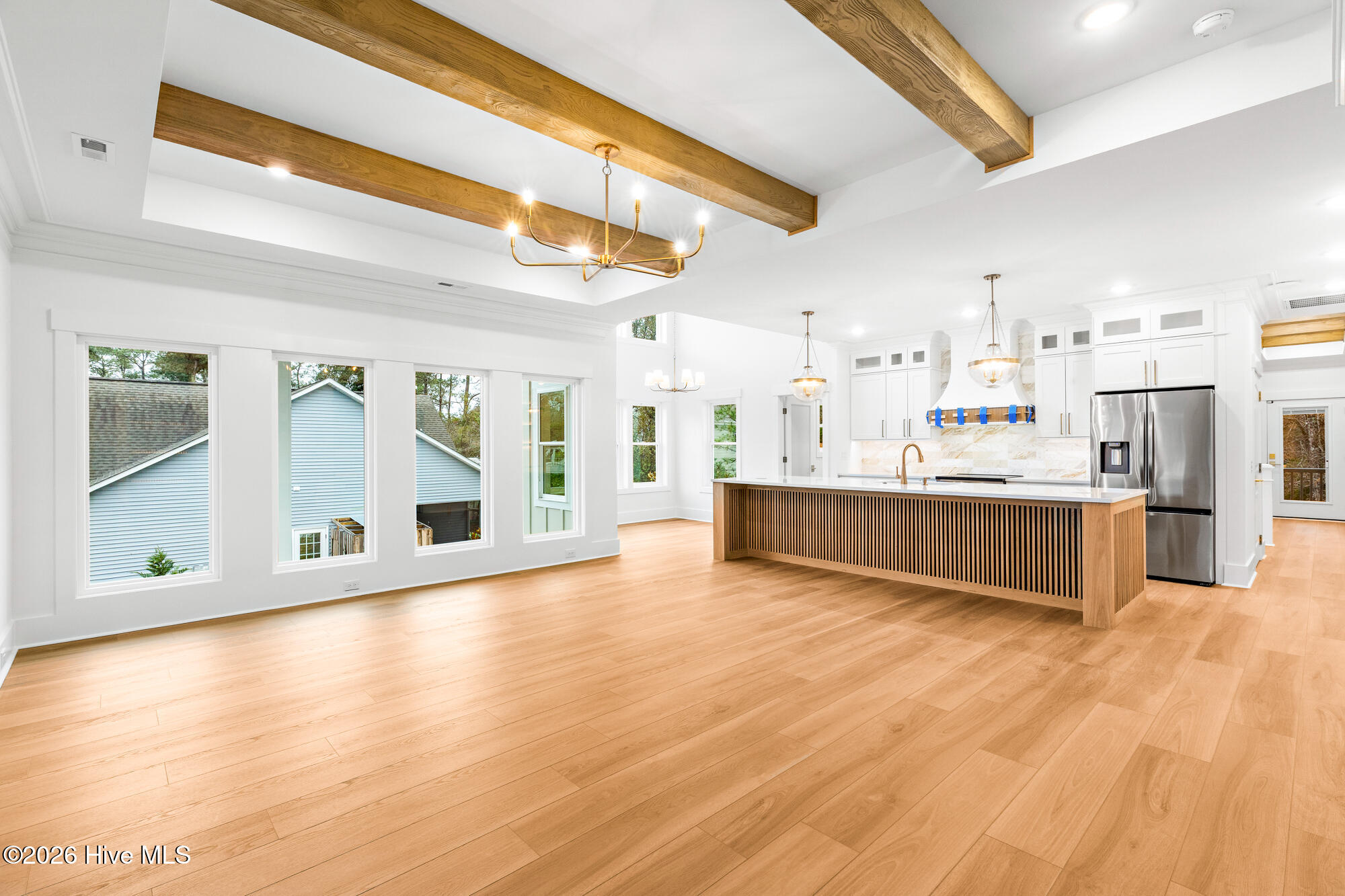 100516902 | Photo 11