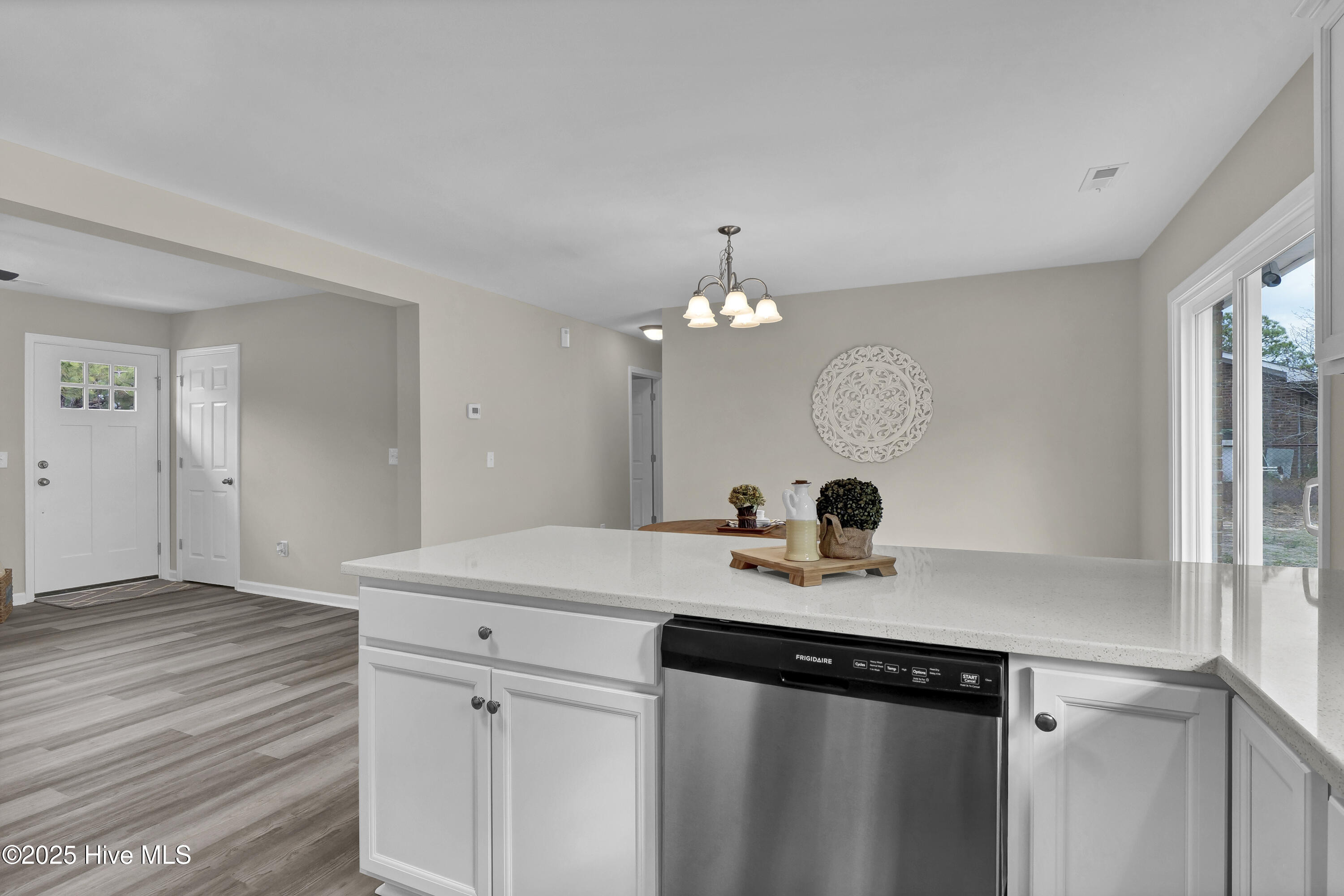 100546910 | Photo 12