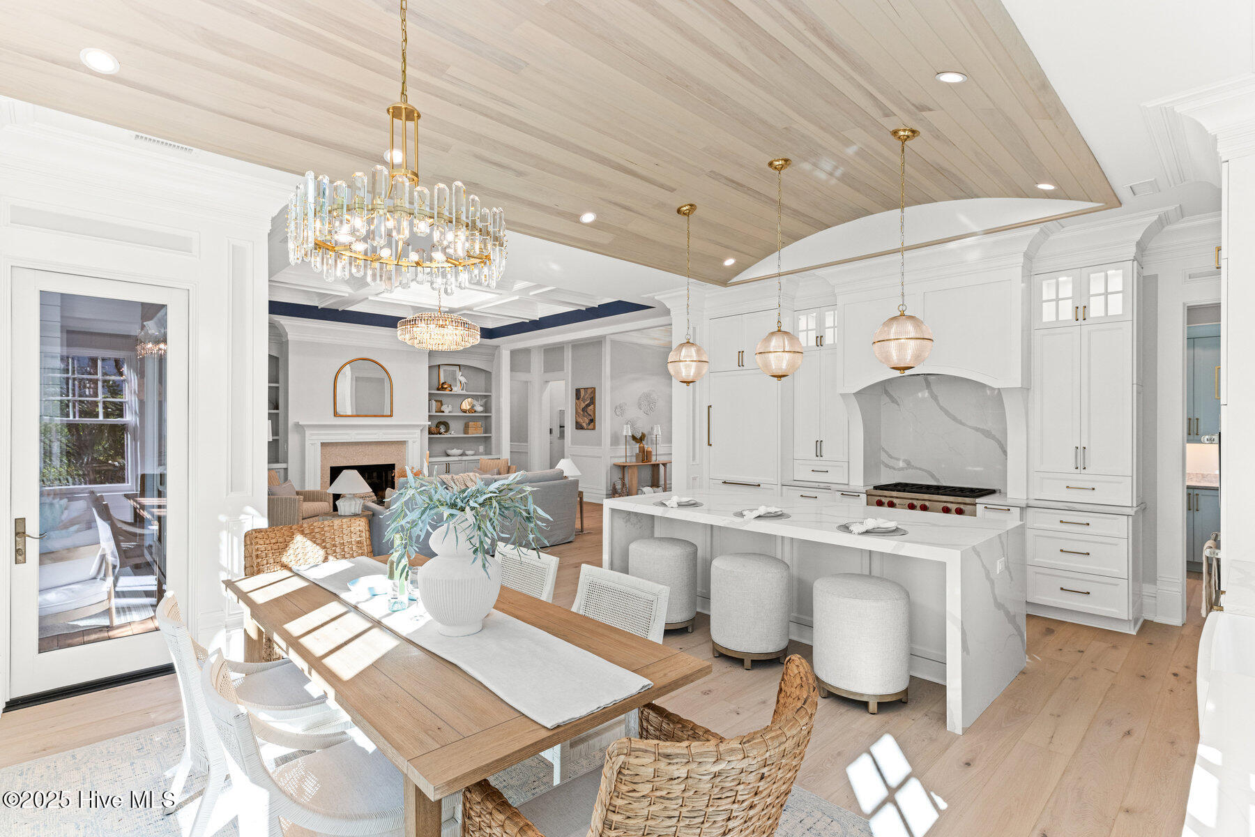 100401243 | Photo 24