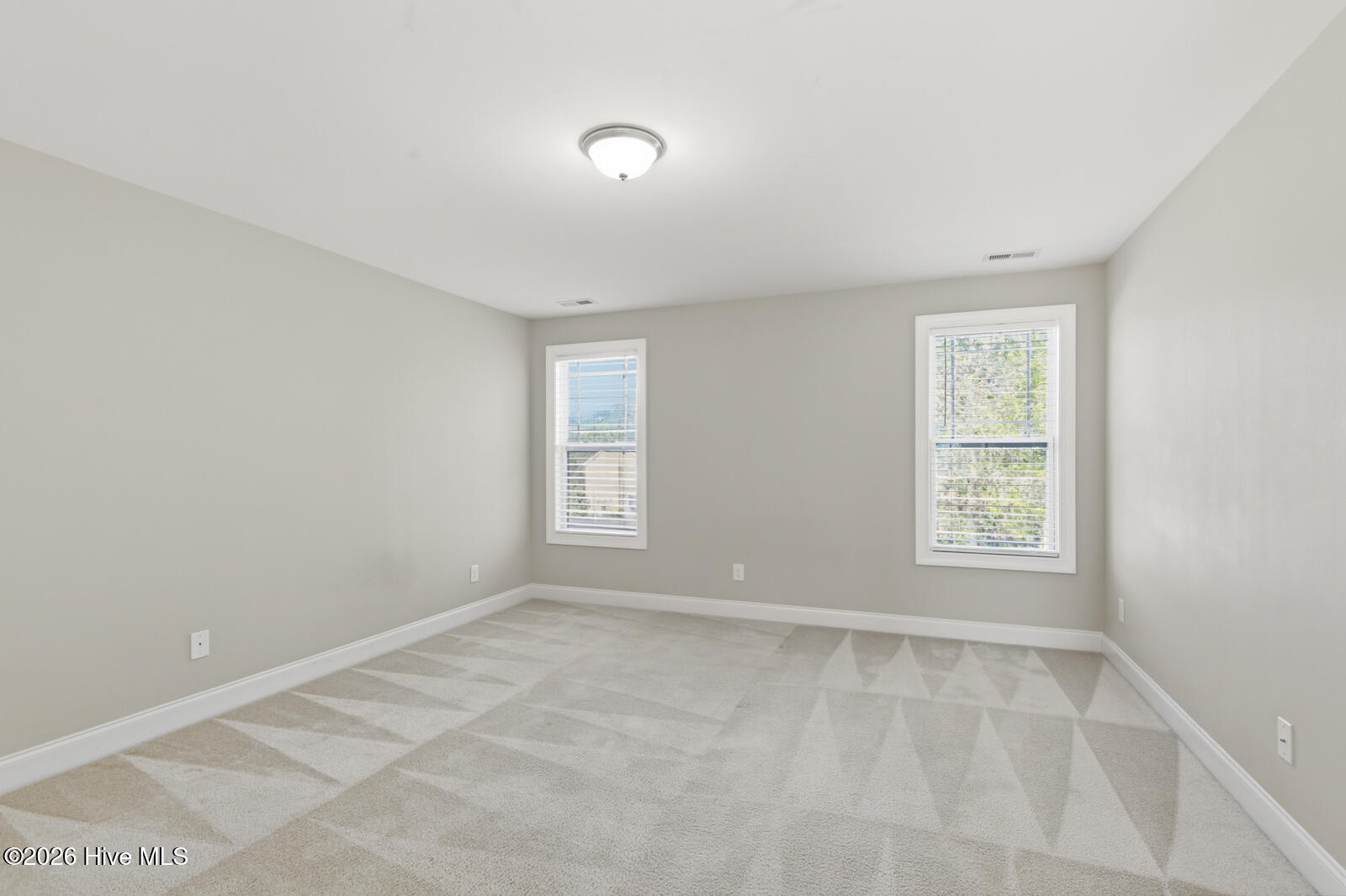 100563645 | Photo 14