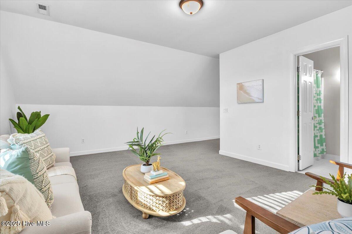 100545058 | Photo 44