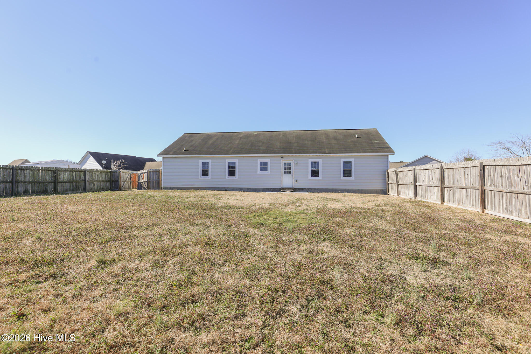 100523026 | Photo 44