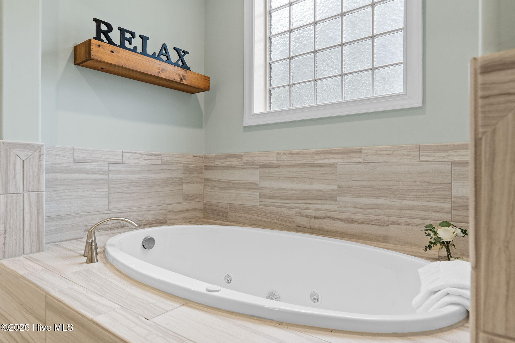 100566605 | Photo 28