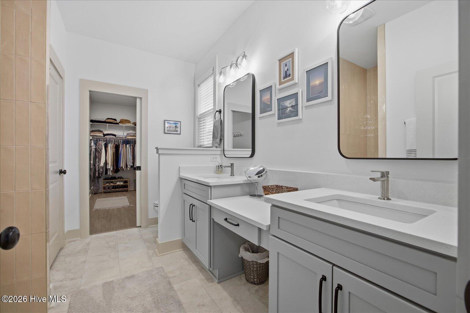 100562705 | Photo 41