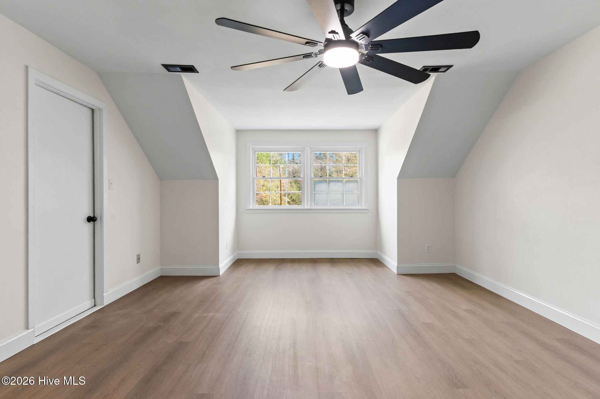 100548429 | Photo 45