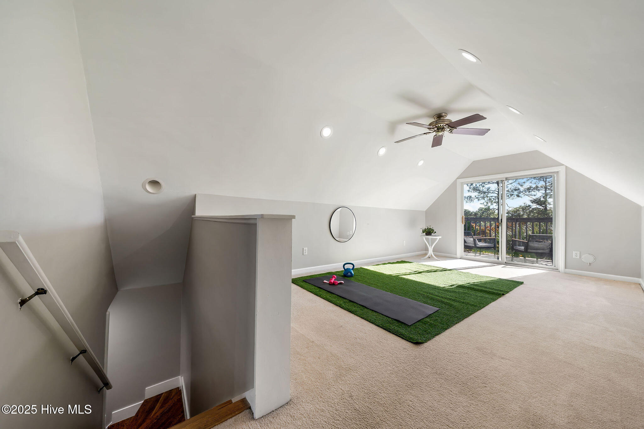 100539157 | Photo 83