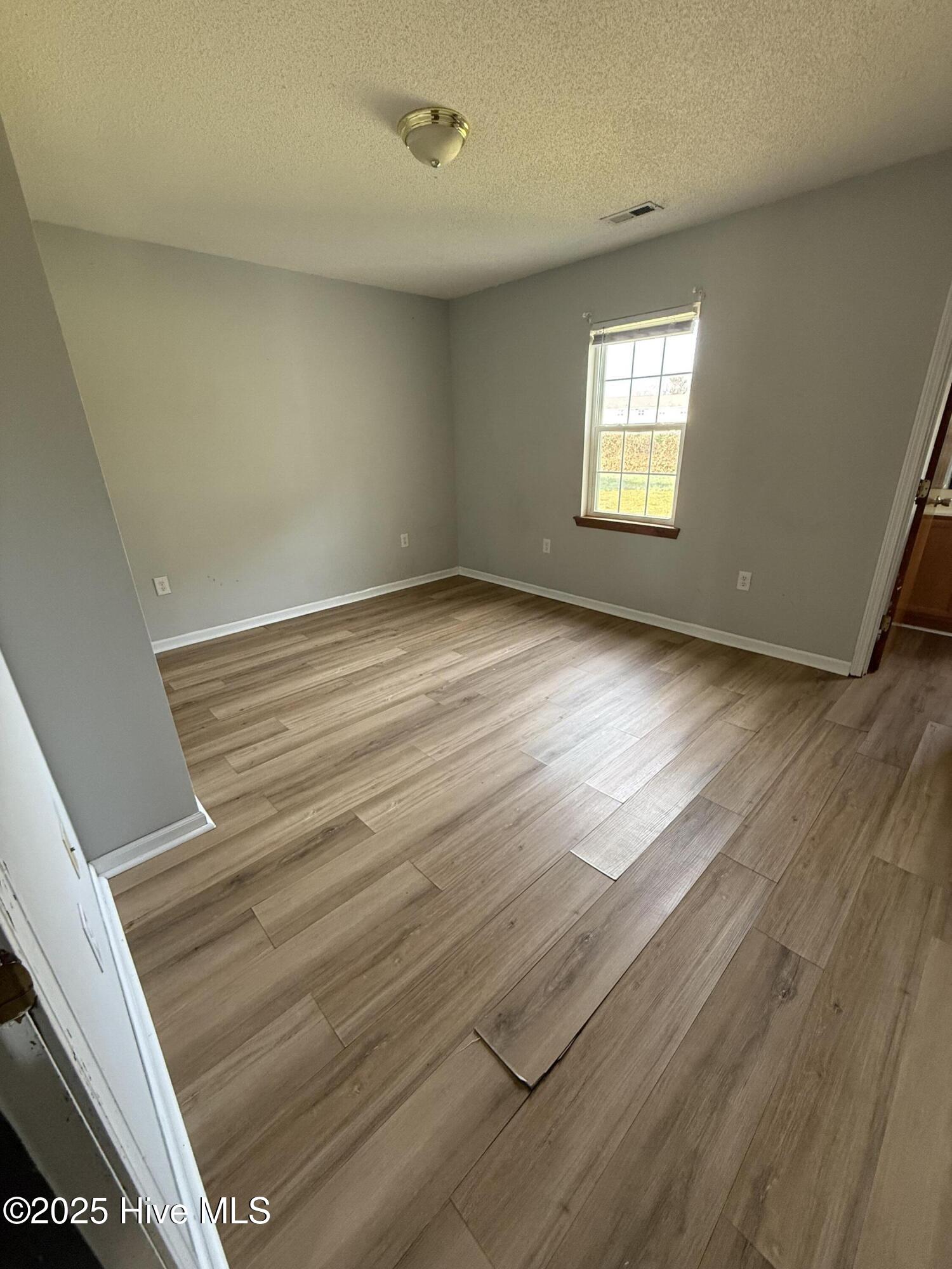 100525270 | Photo 17