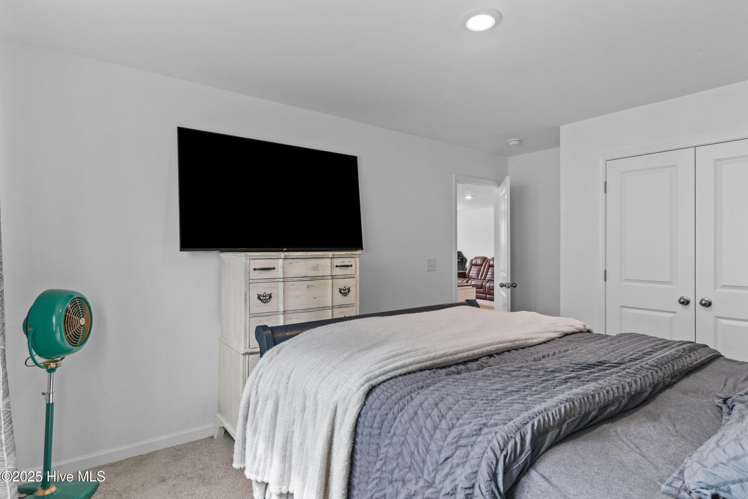 100563734 | Photo 40