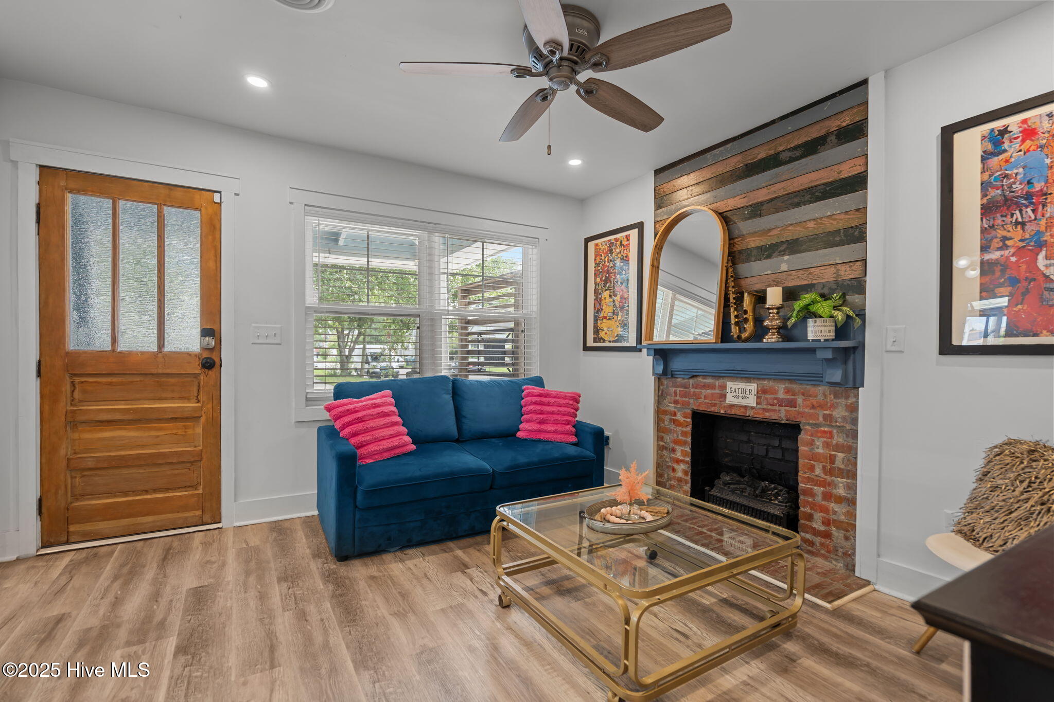 100525680 | Photo 13